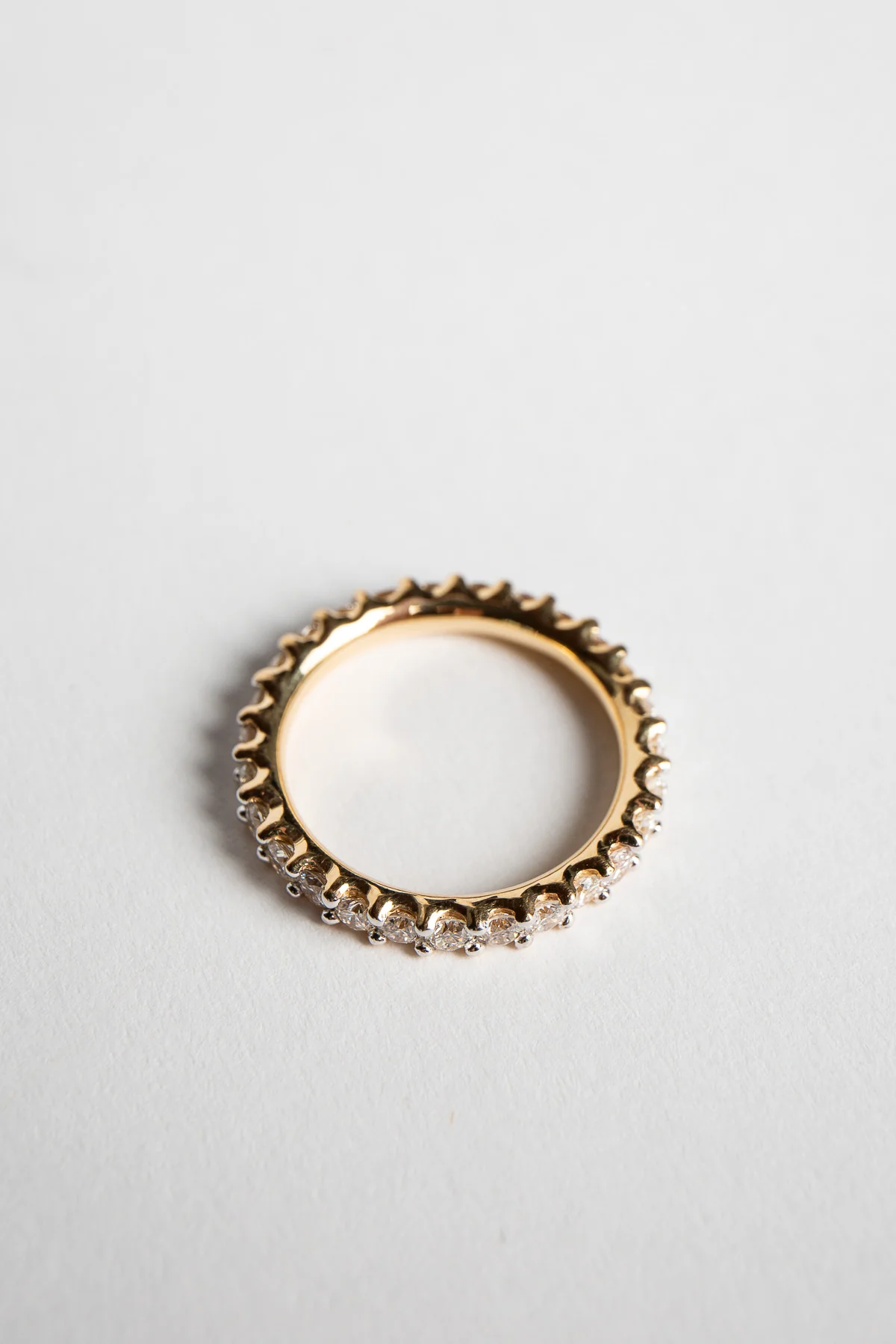 ADI HANDMADE | YELLOW GOLD AND DIAMOND ROUND RING - Image 3
