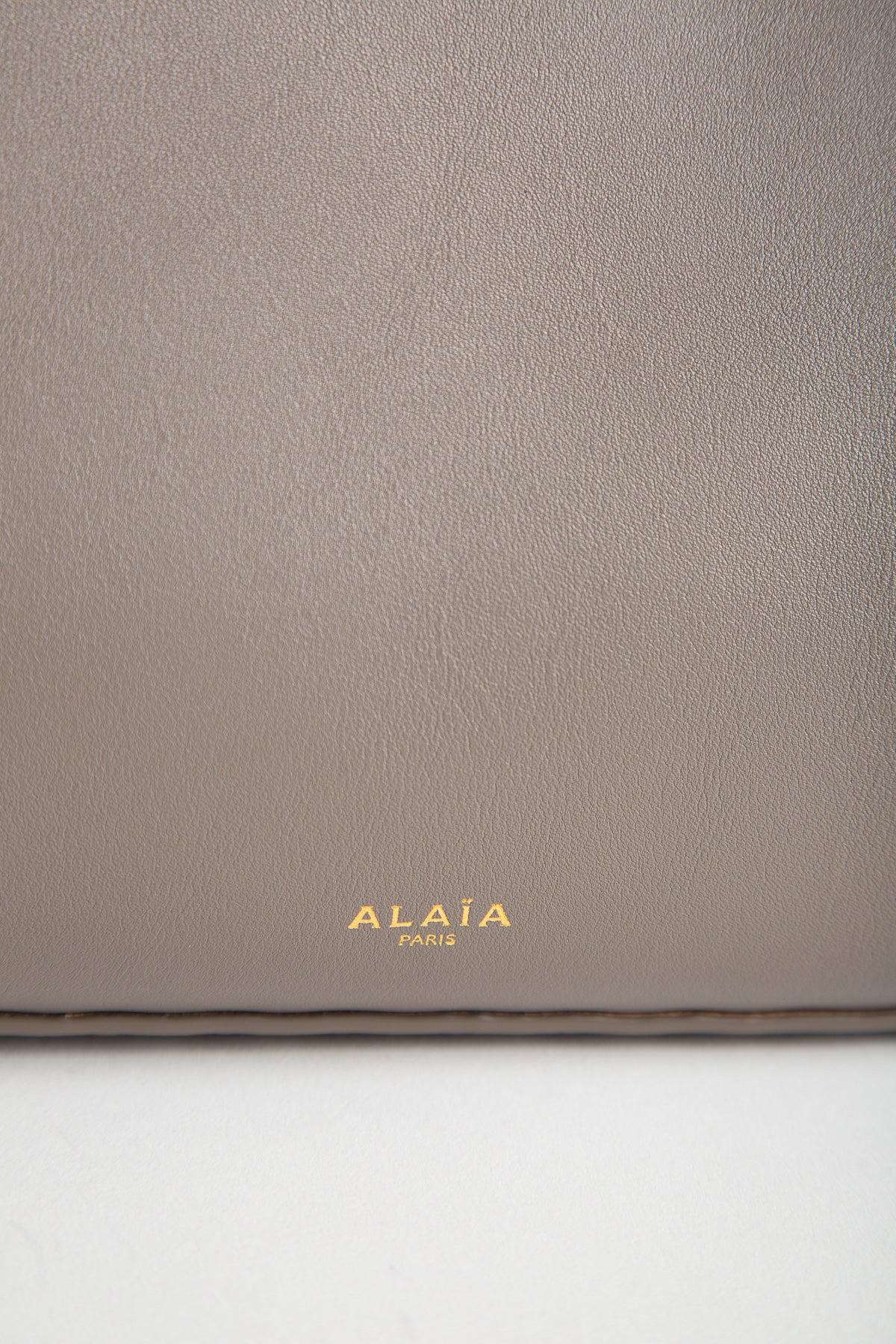 ALAÏA | Bobine Tote Bag In Calfskin - Image 4