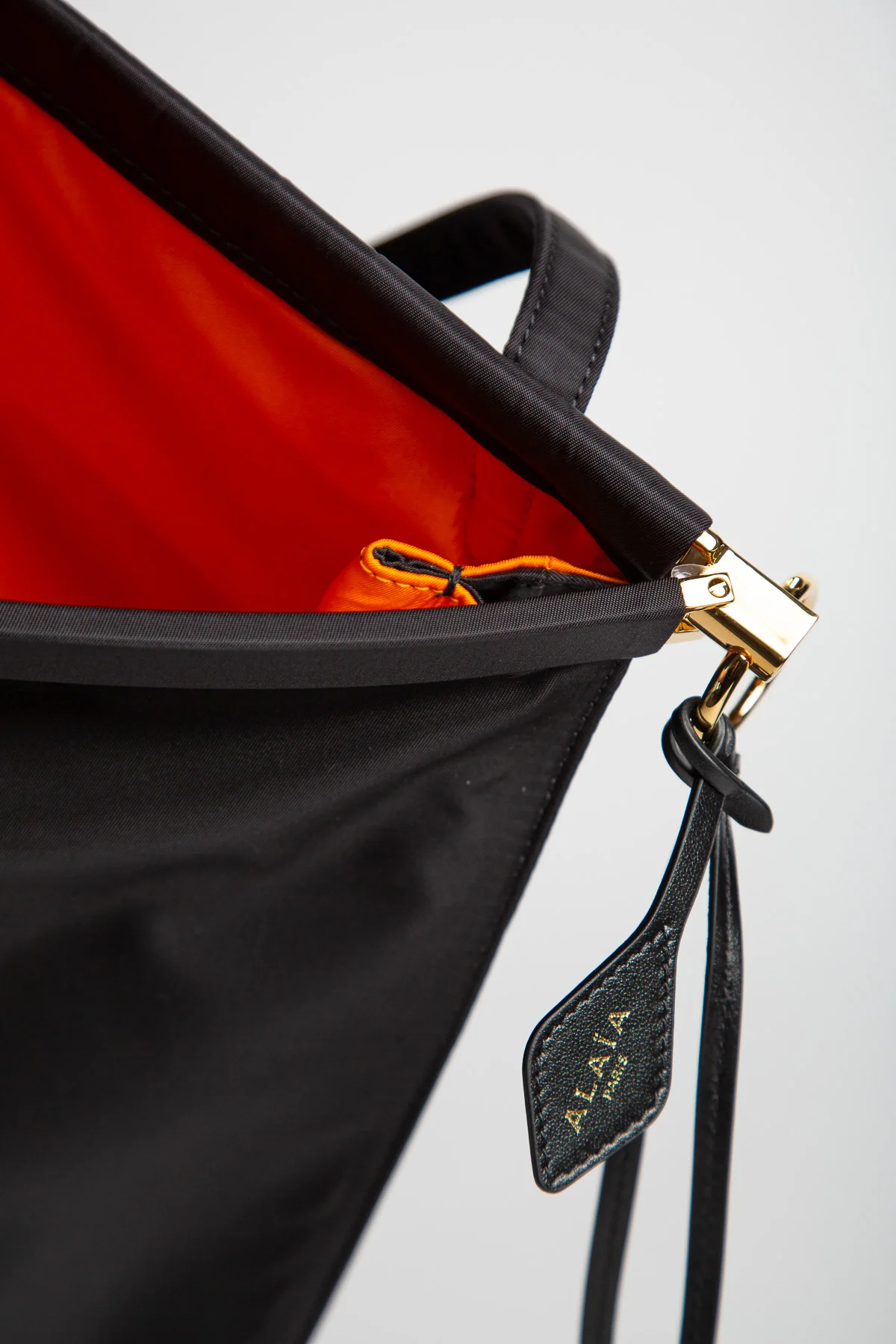 ALAÏA | LE CLICK EAST WEST LARGE BAG IN NYLON - Image 4