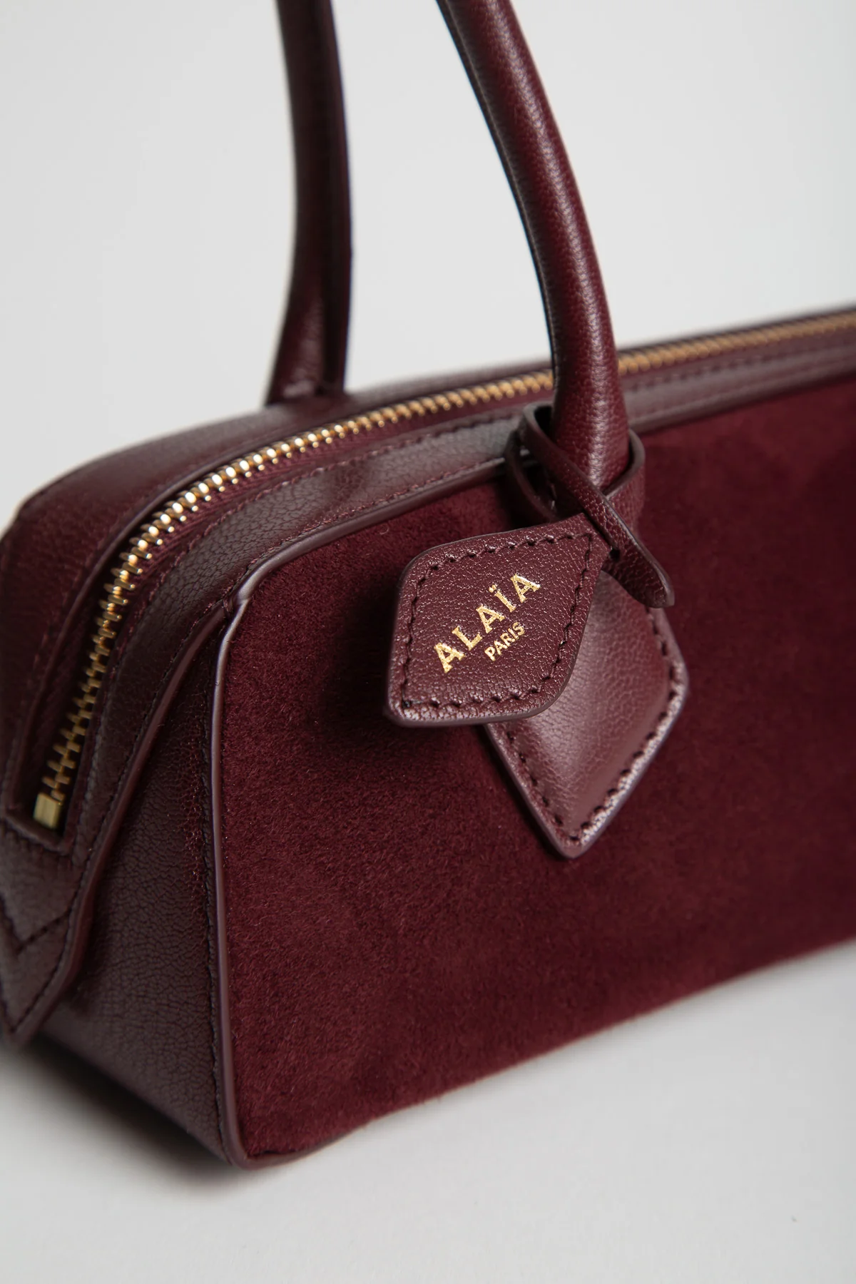 ALAÏA | Le Teckel Small Bi-Material Bag In Leather - Image 4