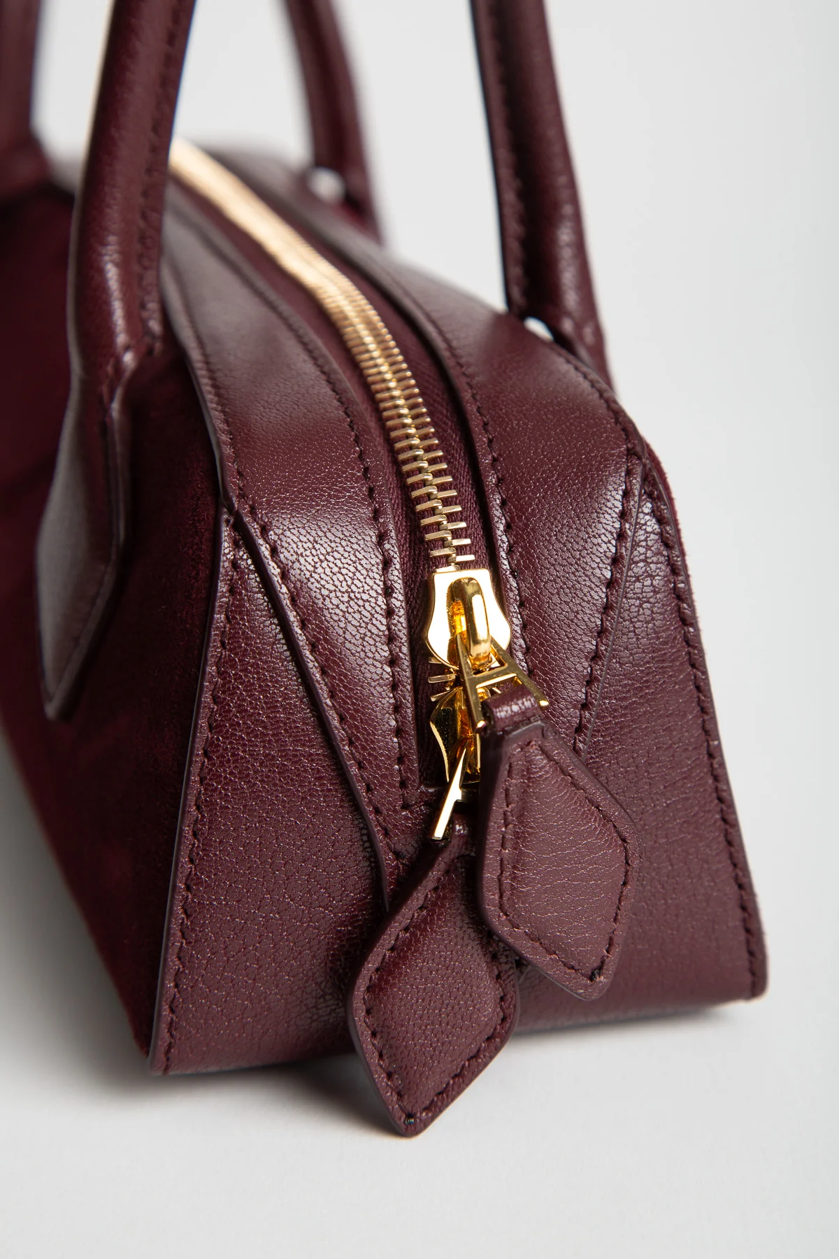 ALAÏA | Le Teckel Small Bi-Material Bag In Leather - Image 5