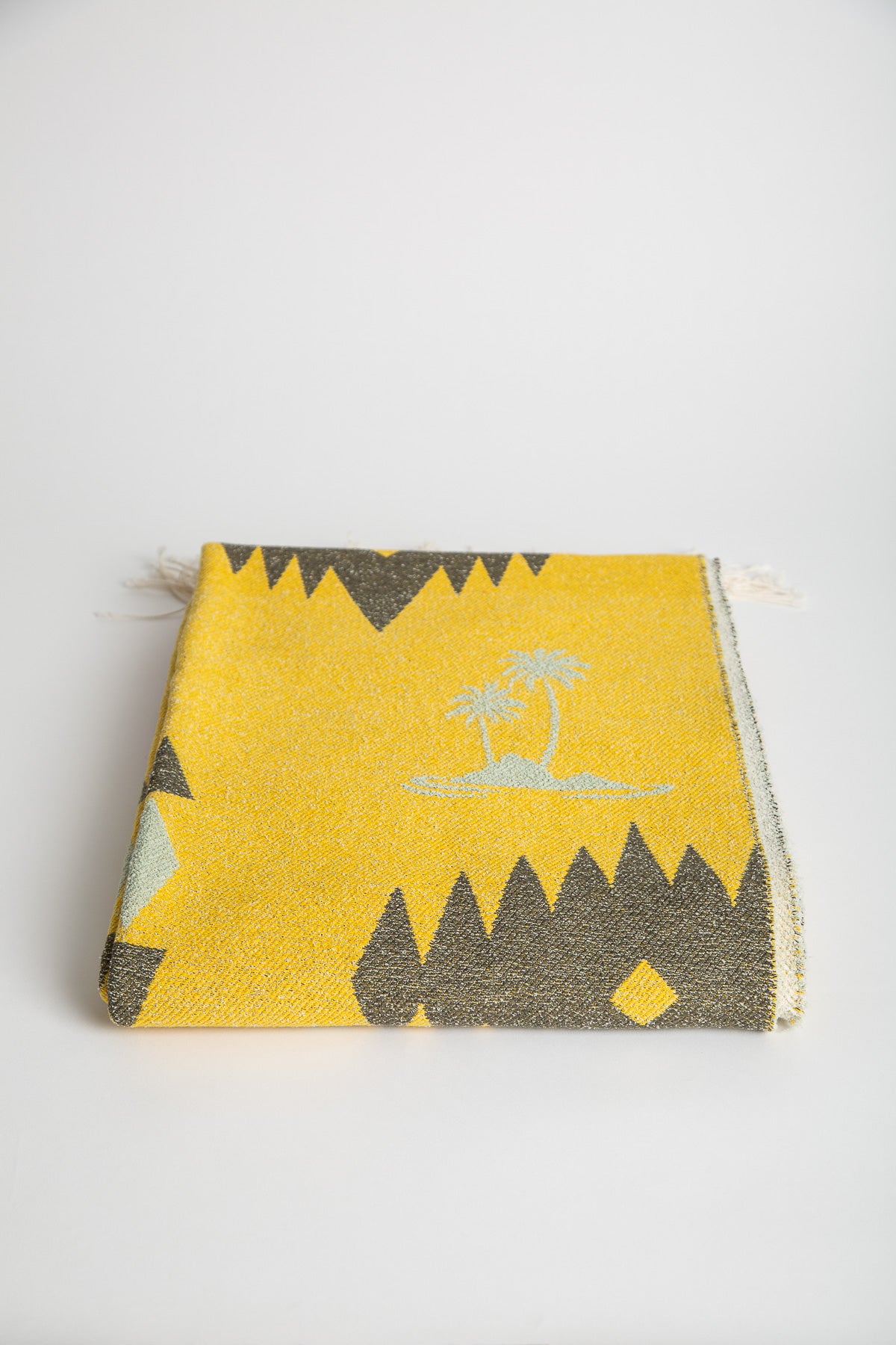 ALANUI | RIDING THE WAVES TOWEL - Image 3