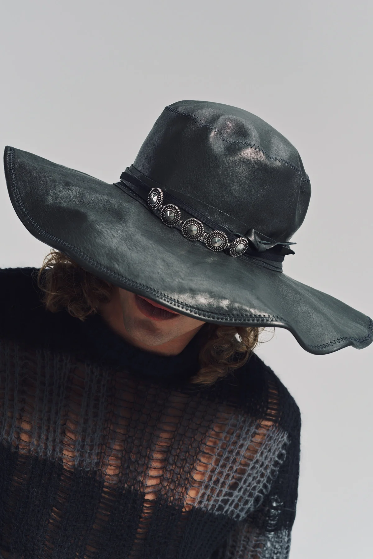 ANN DEMEULEMEESTER | TIAS LARGE LEATHER HAT WITH STUDS - Image 2