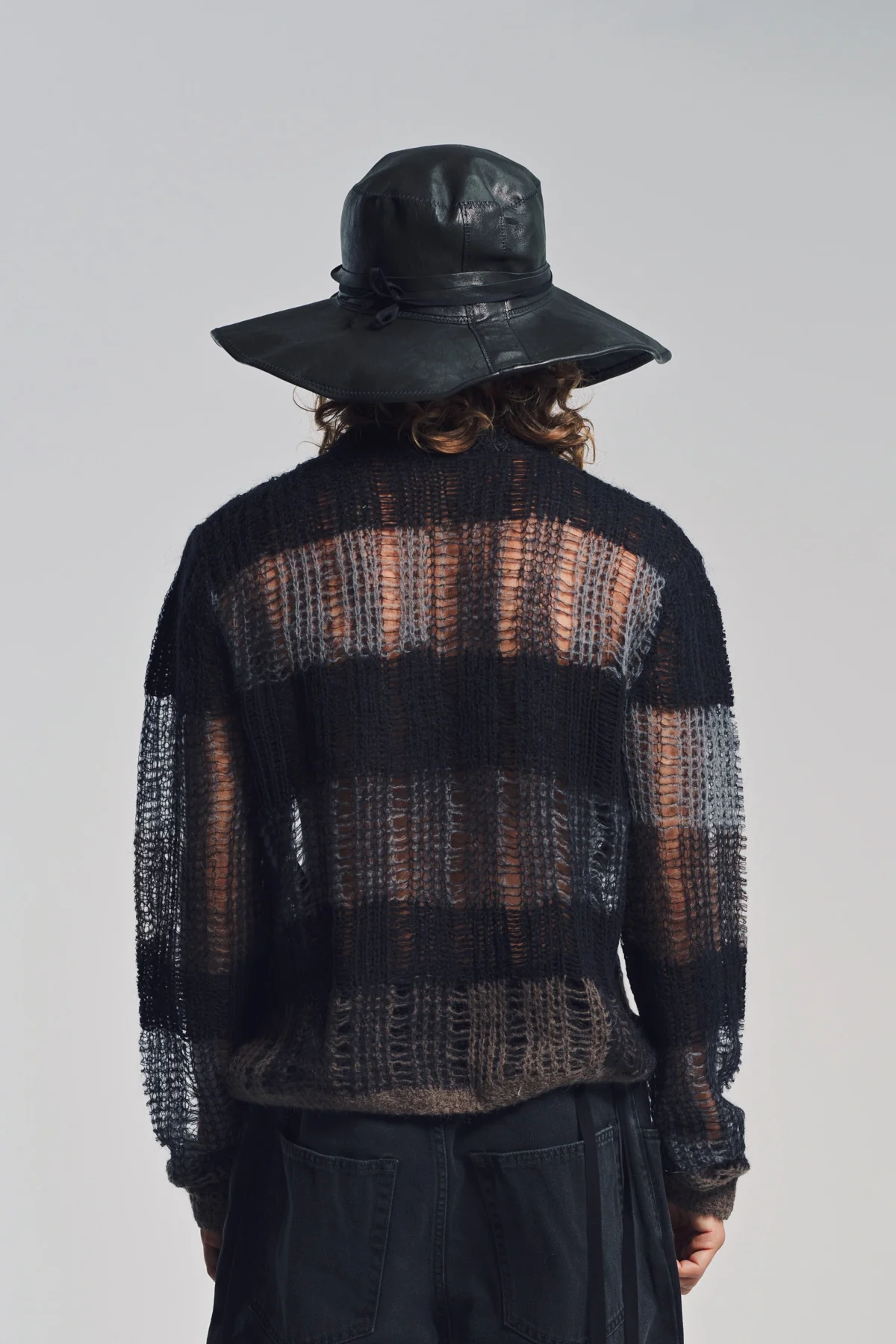ANN DEMEULEMEESTER | TIAS LARGE LEATHER HAT WITH STUDS - Image 4