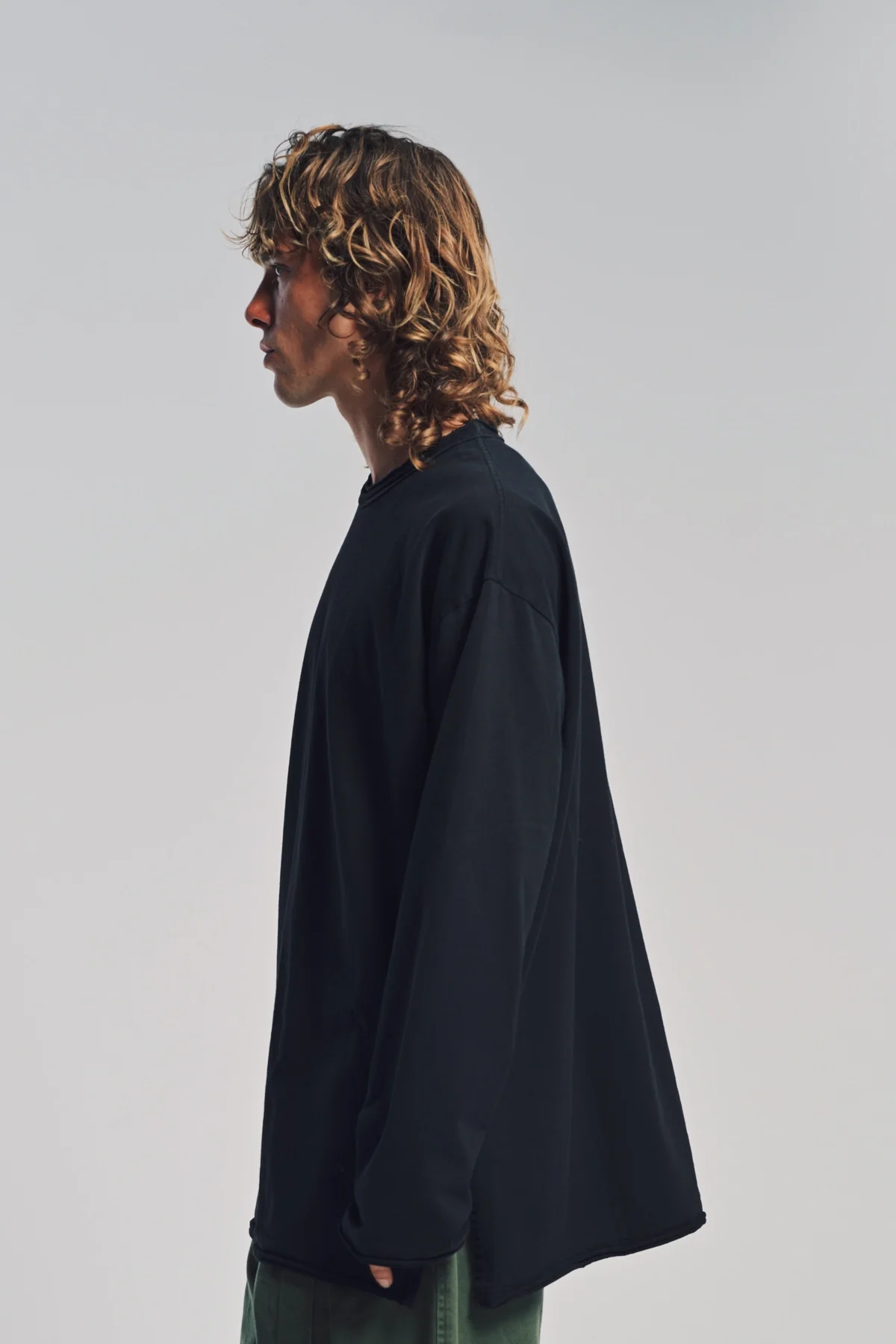AUBERO | ROLLED TRIM LONG SLEEVE T-SHIRT - Image 3