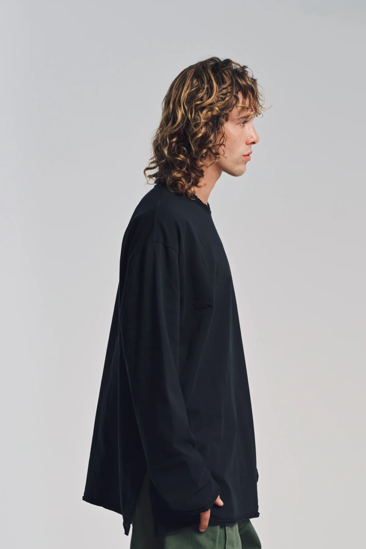 AUBERO | ROLLED TRIM LONG SLEEVE T-SHIRT - Image 5