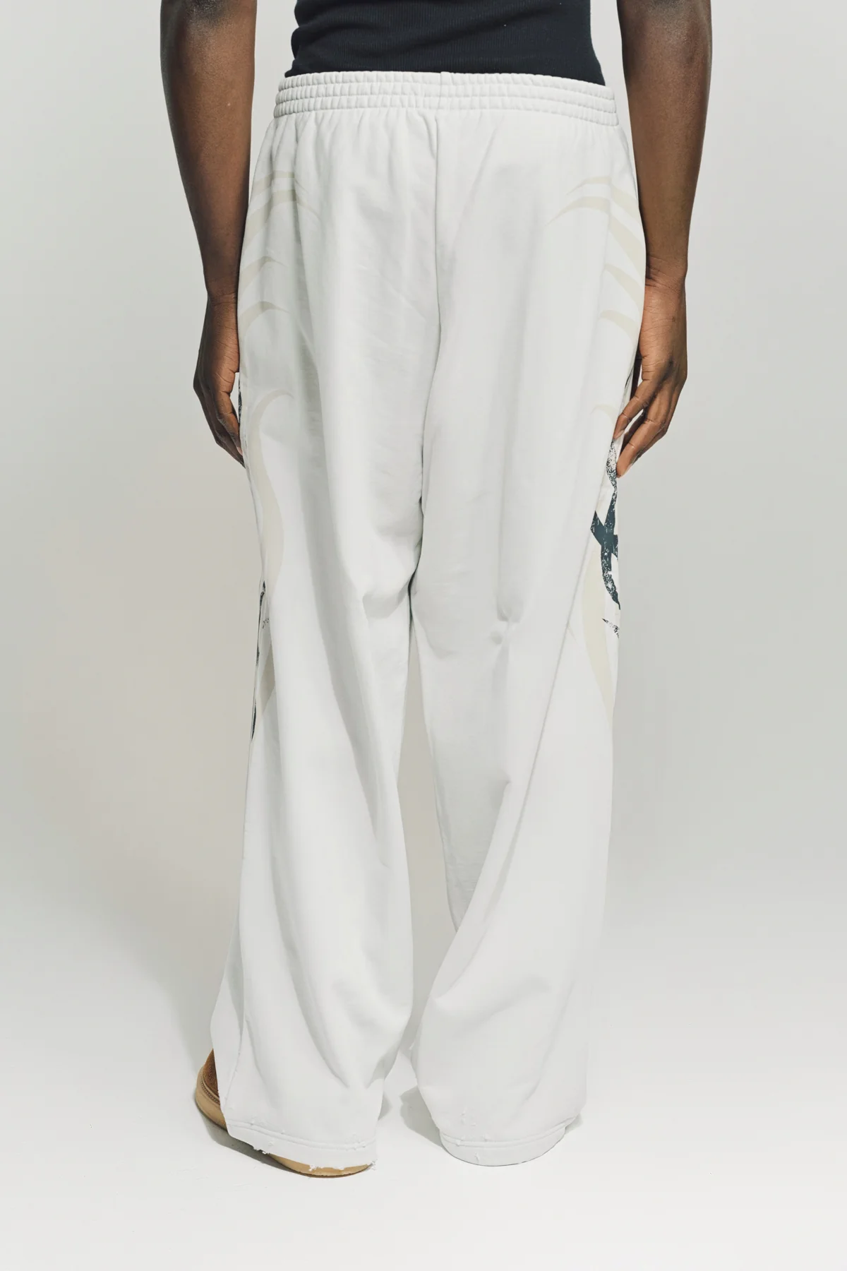 BALENCIAGA | BAGGY SWEATPANTS - Image 4