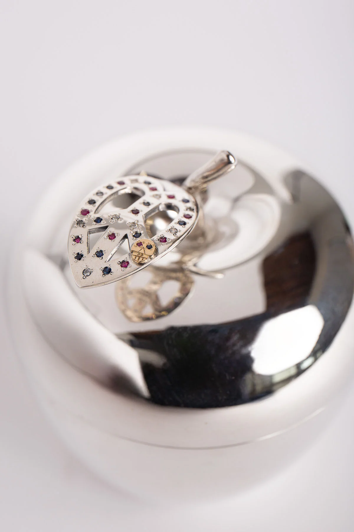 BLIND MAN TOGS | 18K YELLOW GOLD AND STERLING SILVER APPLE STASH - Image 3