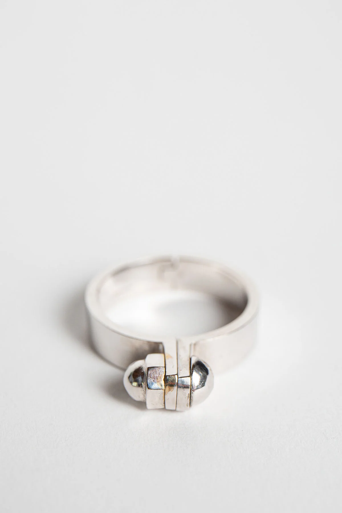 CARTIER | 1971 WHITE GOLD BOLT RING - Image 3