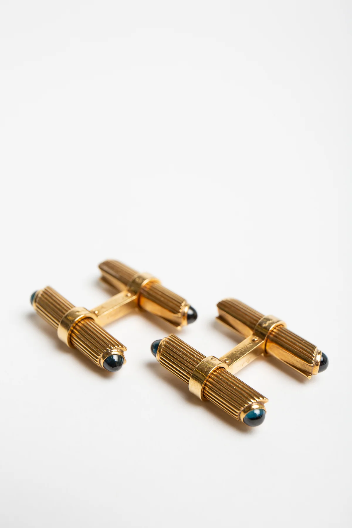 CARTIER | 18K GOLD SAPPHIRE CUFFLINKS - Image 4