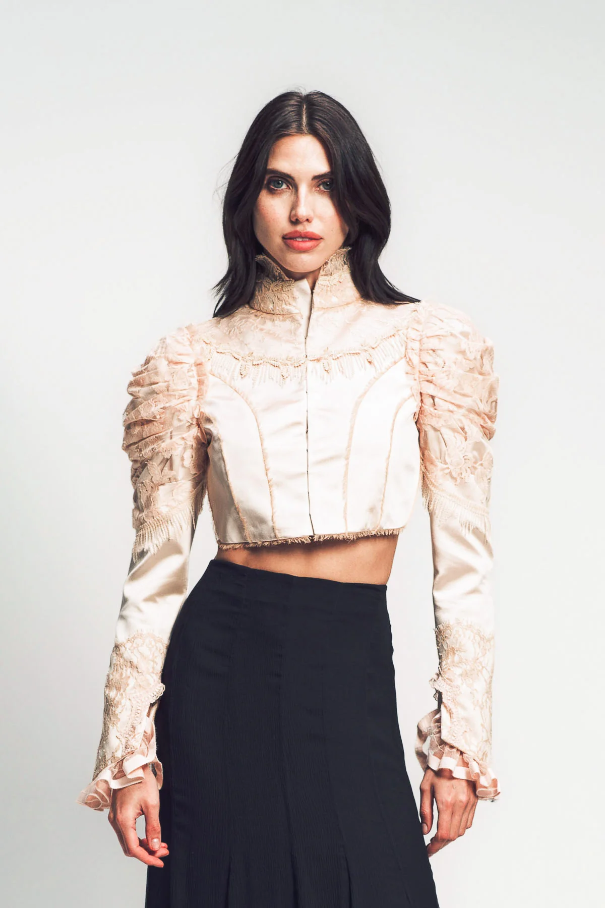 CHLOÉ | CROPPED FITTED JACKET IN SILK DUCHESS SATIN & LACE - Image 2