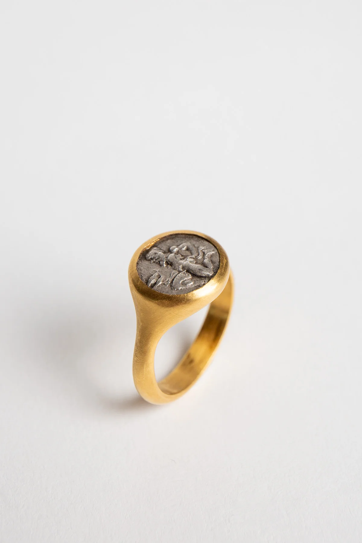 ELI HALILI | 22K GREEK COIN RING - Image 4