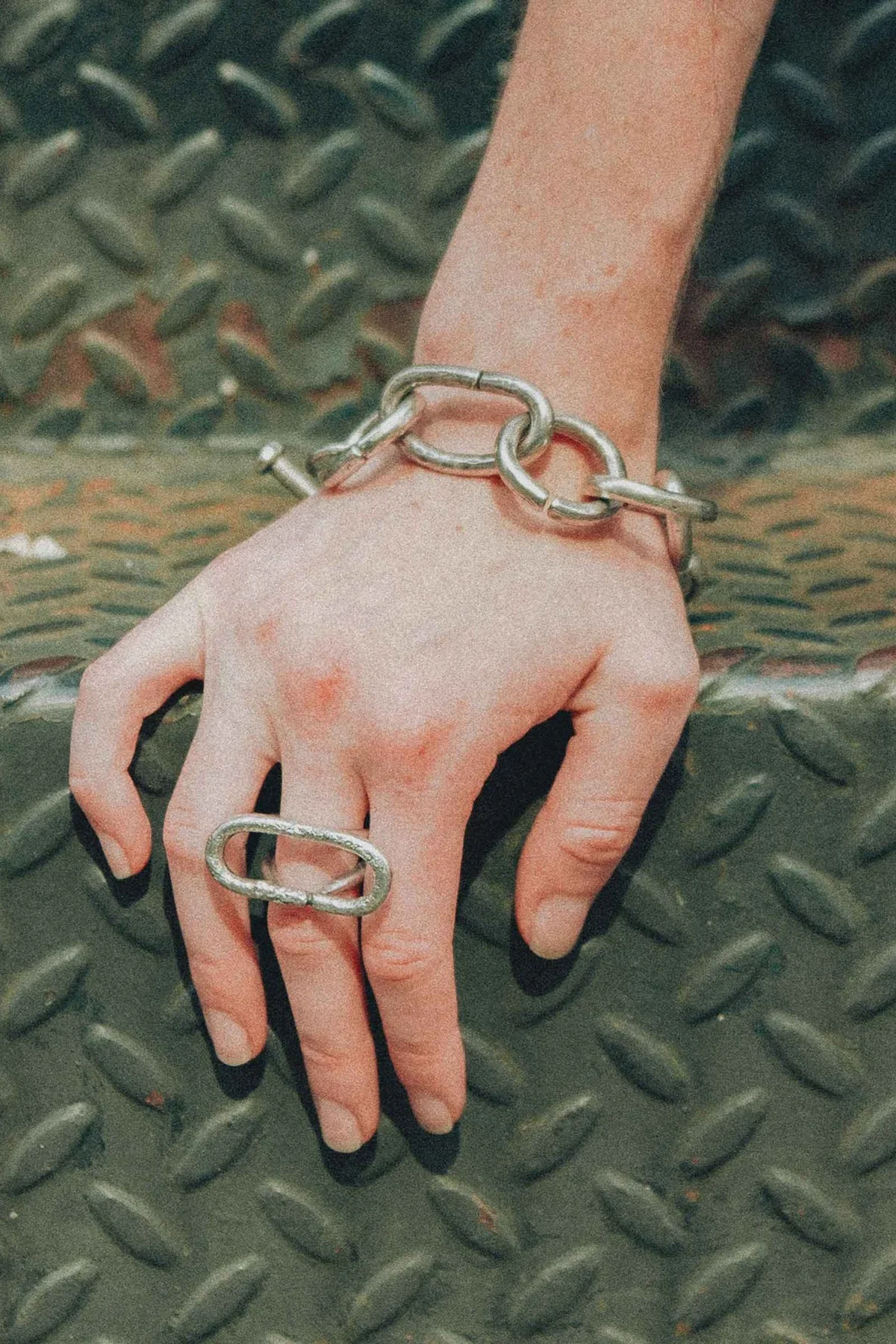 ELIZABETH HOOPER | RADICAL CHAIN BRACELET - Image 2