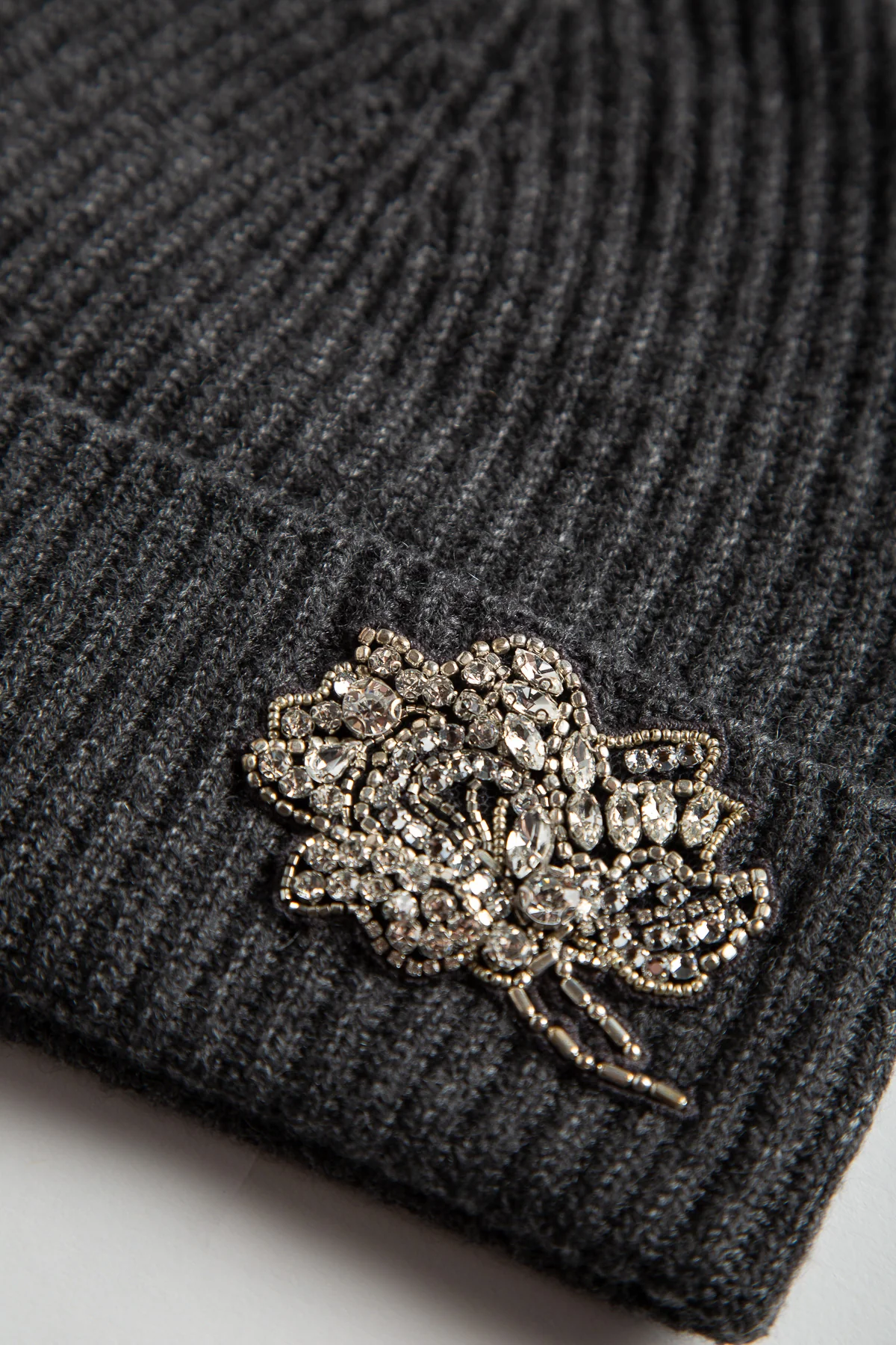 ERDEM | GREY KNITTED BEANIE - Image 3