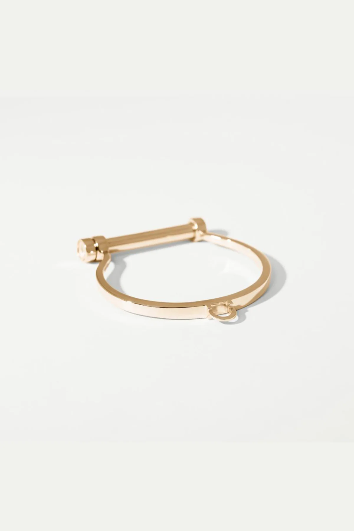HANNAH MARTIN | SINGLE SHACKLE YELLOW GOLD BANGLE - Image 2
