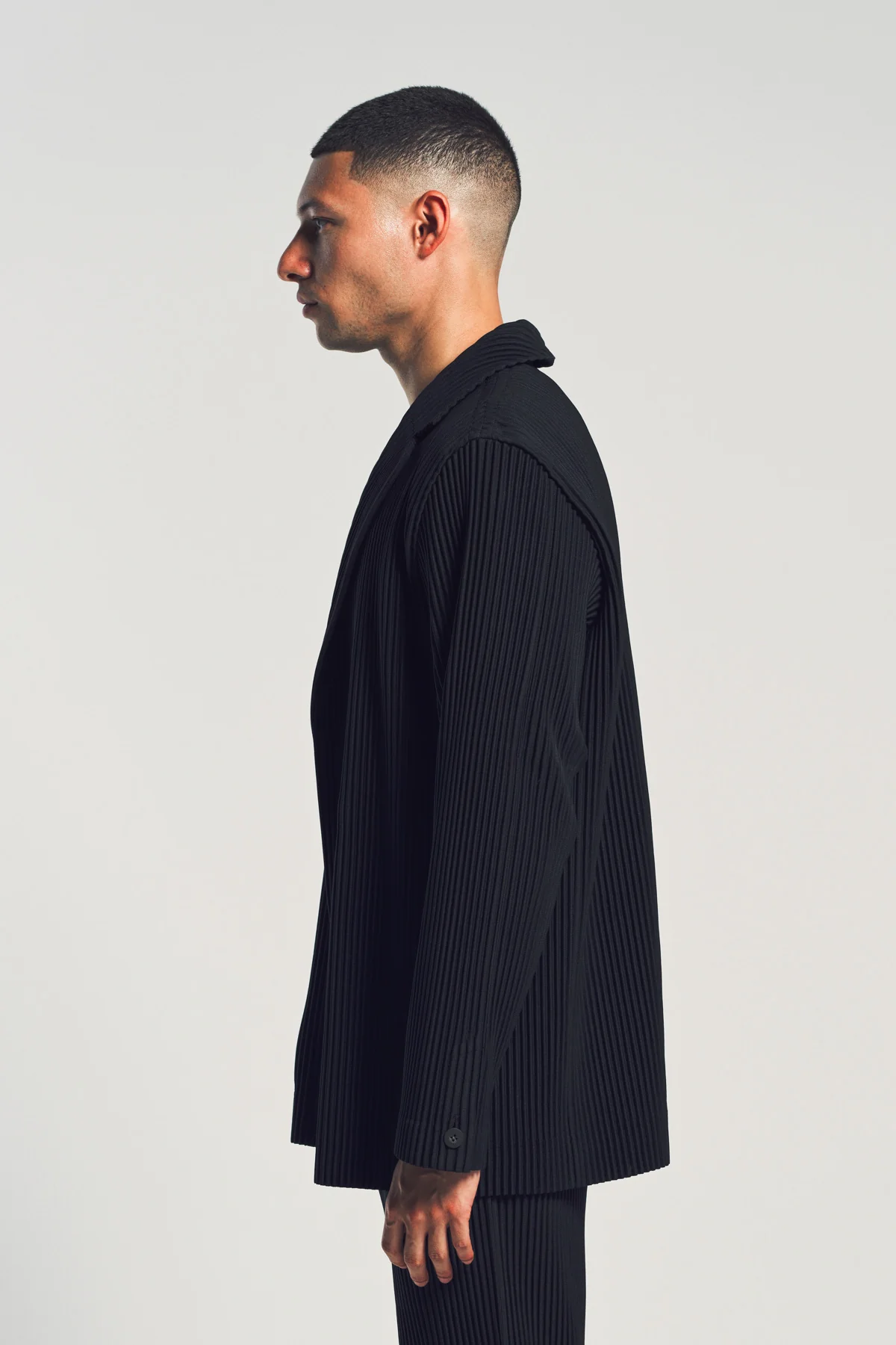 HOMME PLISSÉ ISSEY MIYAKE | BASICS COAT - Image 2