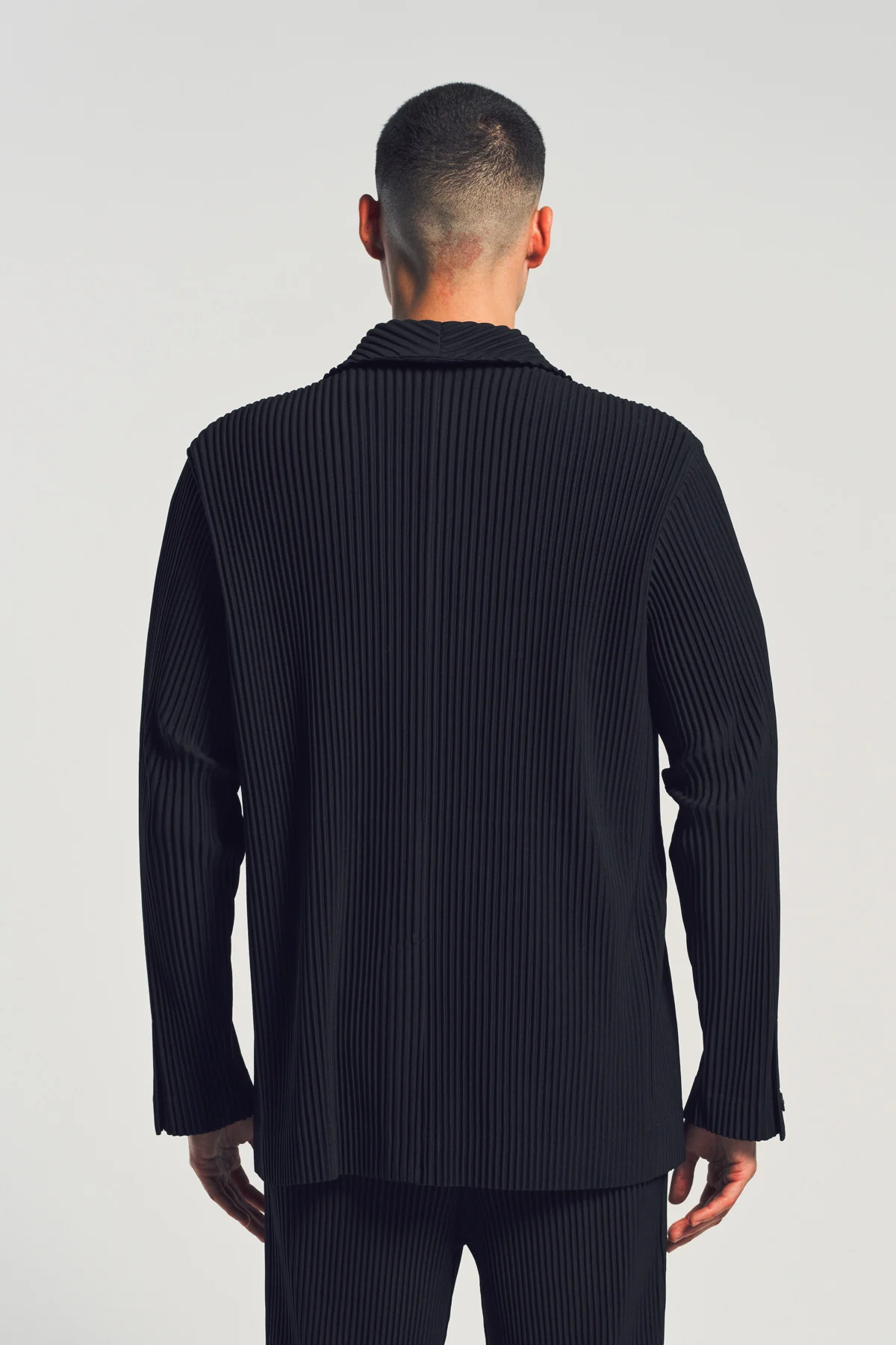 HOMME PLISSÉ ISSEY MIYAKE | BASICS COAT - Image 3