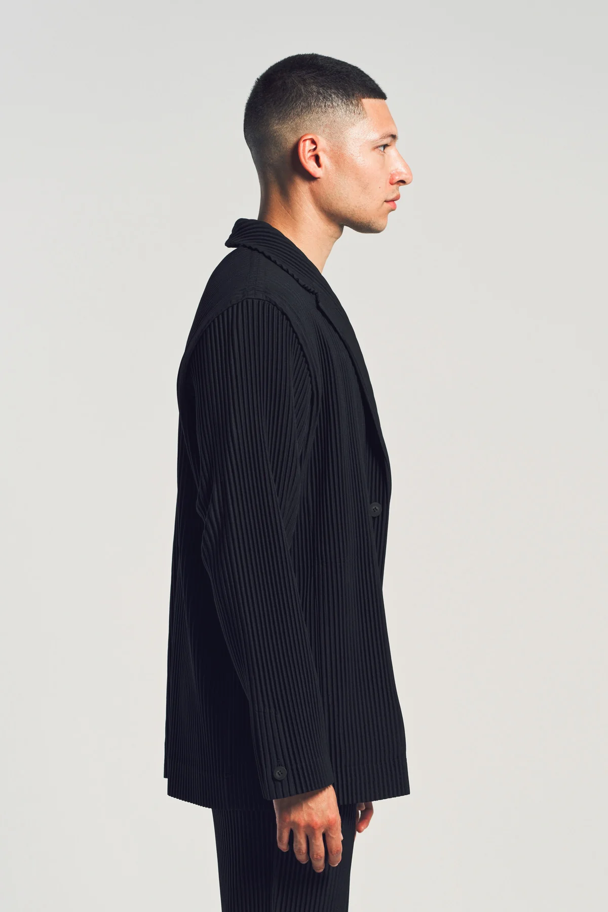 HOMME PLISSÉ ISSEY MIYAKE | BASICS COAT - Image 4
