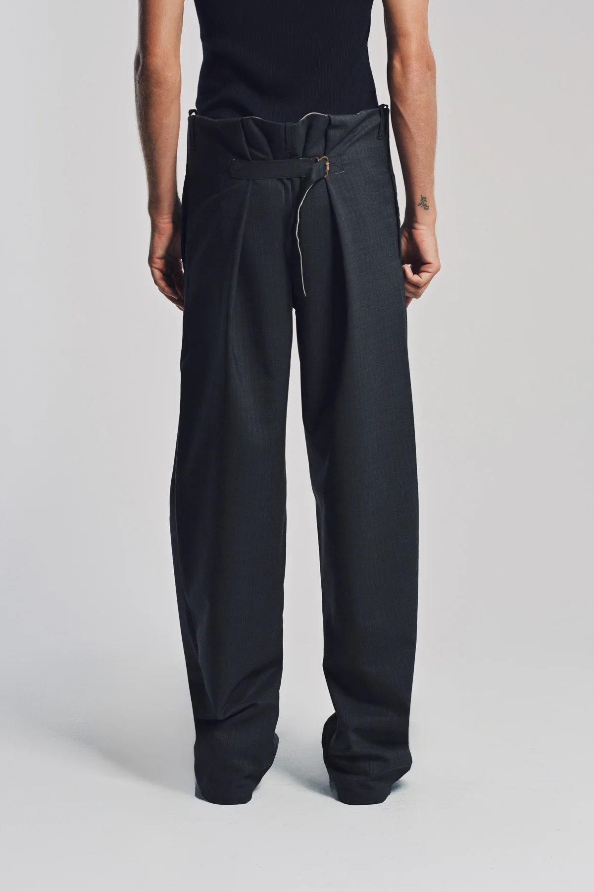 K'ANG | BUCKLE BACK PLEATED TROUSERS - Image 4