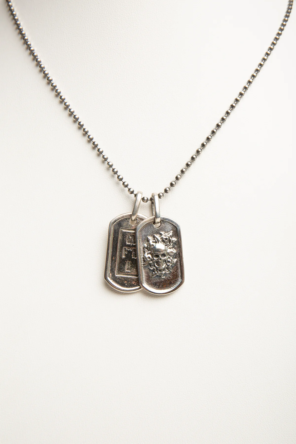 KELLY COLE | GUNS N' ROSES SKULL DOG TAGS - Image 2
