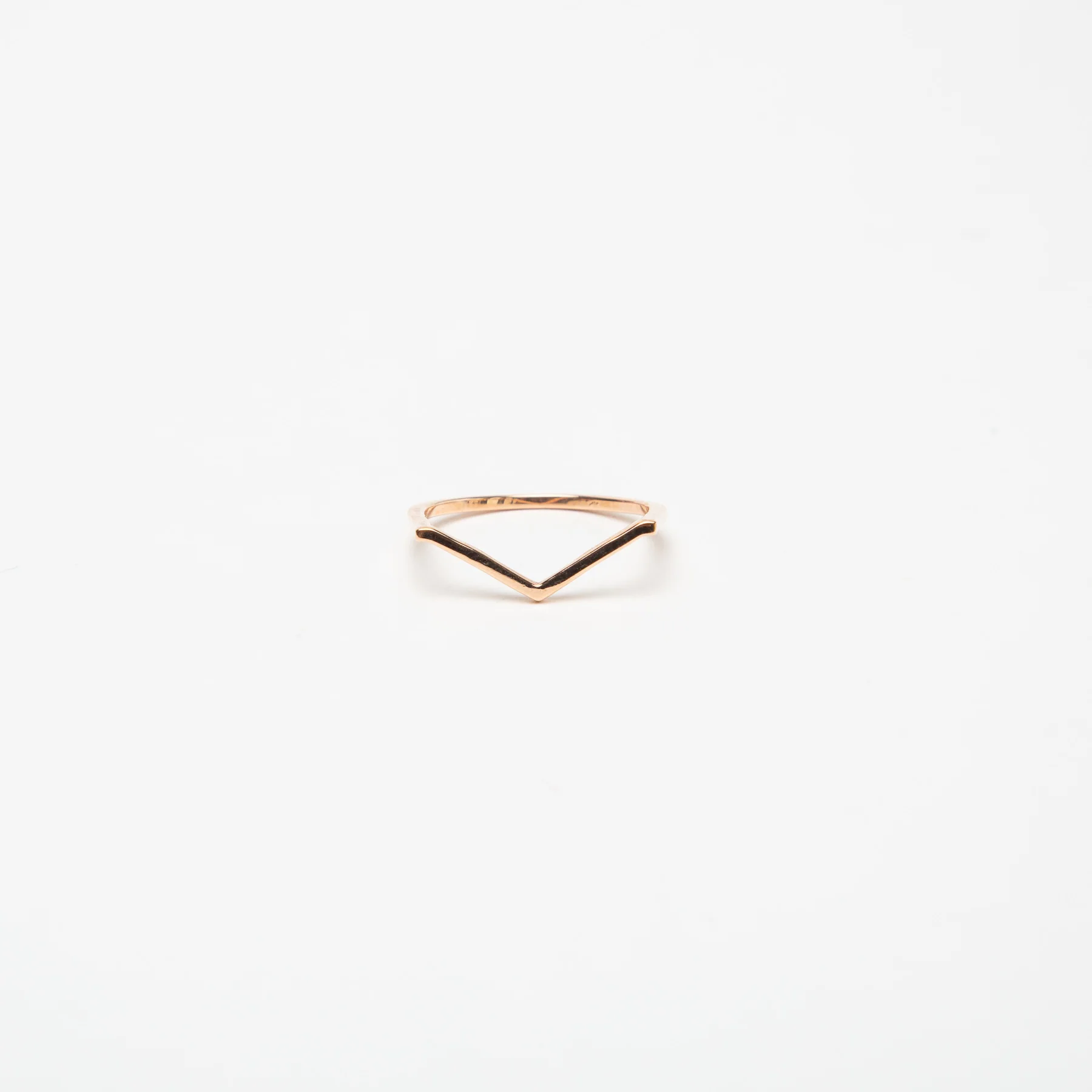 KWIT | 14K ROSE GOLD LETTER V RING