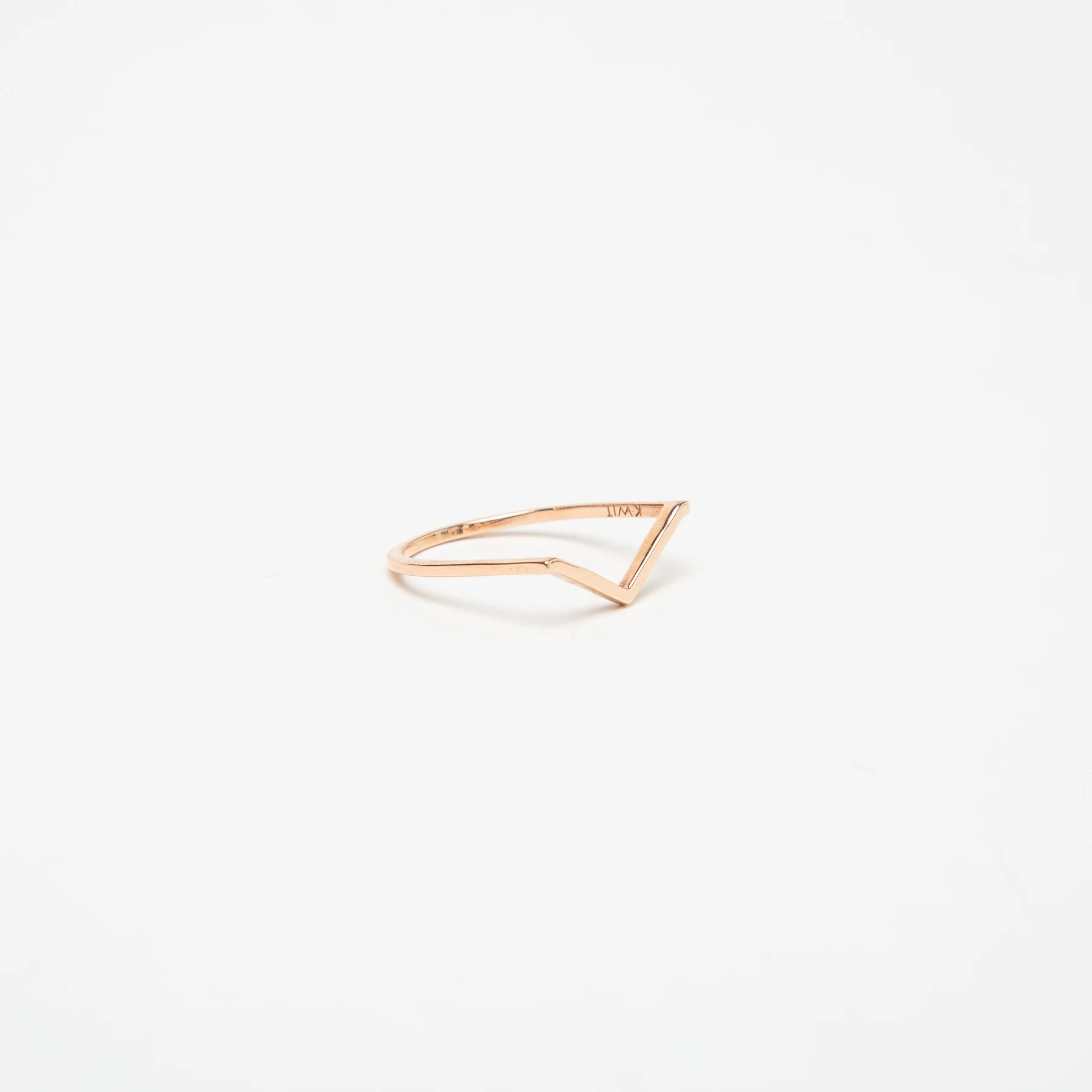 KWIT | 14K ROSE GOLD LETTER V RING - Image 2