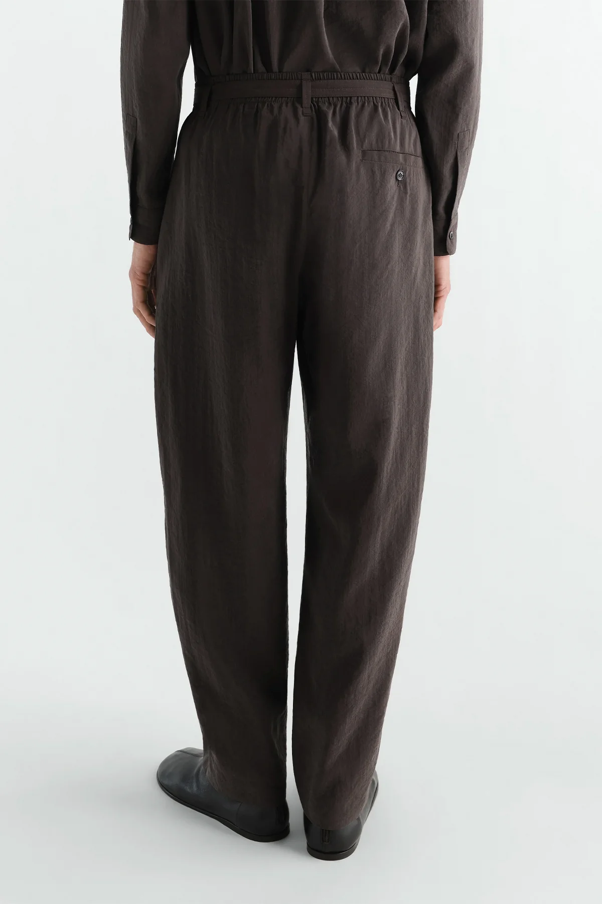 Lemaire | Belted Relaxed Pants in Dry Silk - Image 5