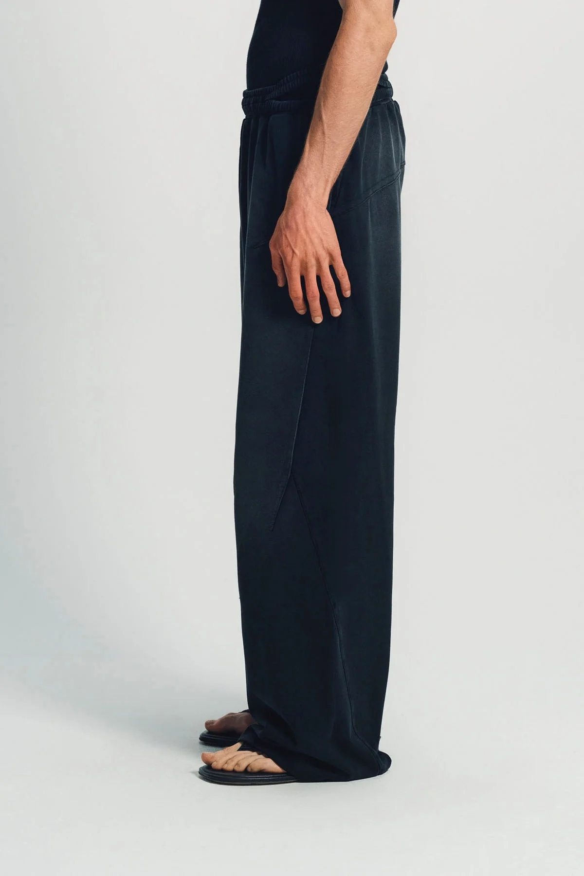 LOUIS GABRIEL NOUCHI | SUNWASH COTTON ASYMMETRICAL OPENING JOGGERS - Image 3