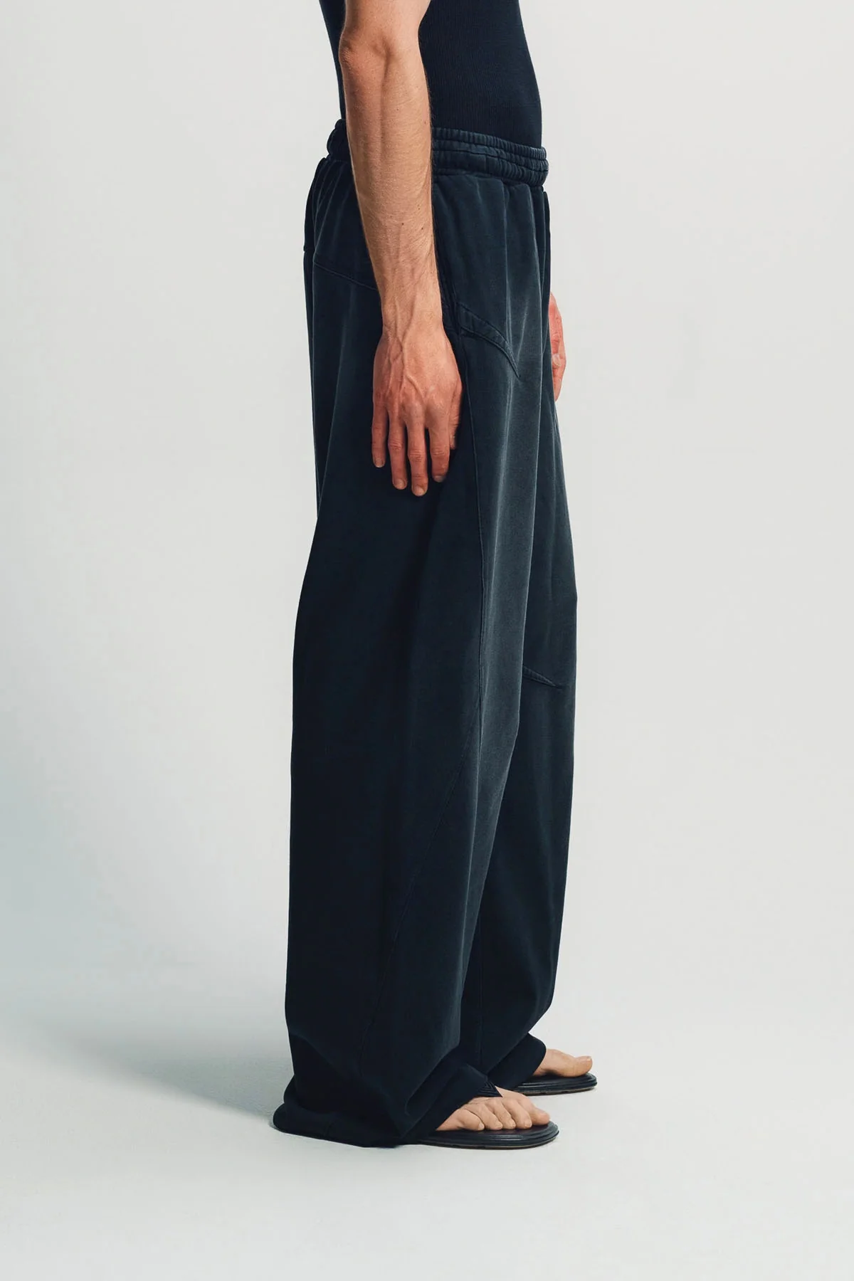LOUIS GABRIEL NOUCHI | SUNWASH COTTON ASYMMETRICAL OPENING JOGGERS - Image 5