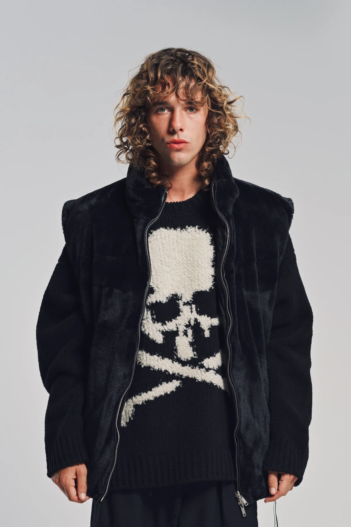 MASTERMIND | REVERSIBLE DOWN VEST - Image 2