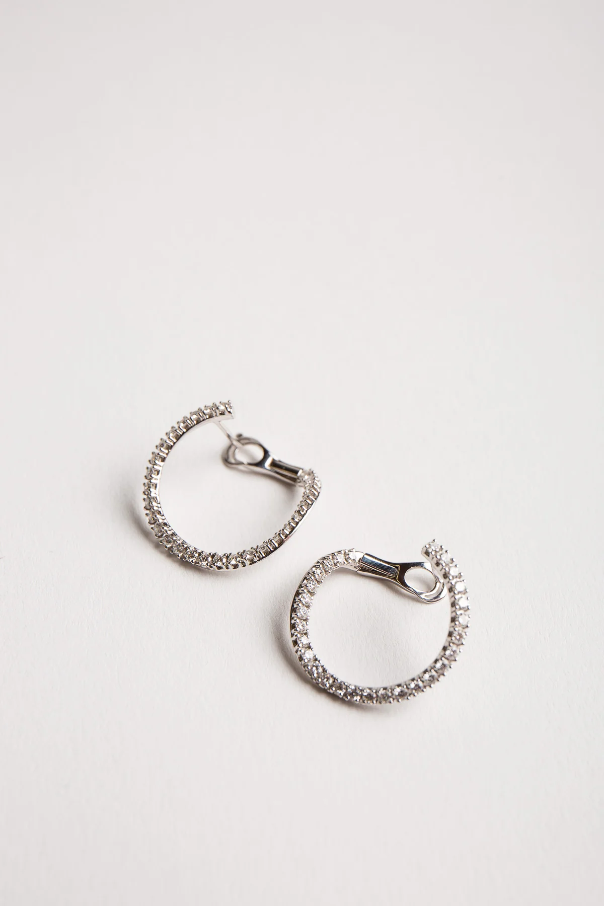 MATTIA CIELO | SMALL DIAMOND HOOPS - Image 2