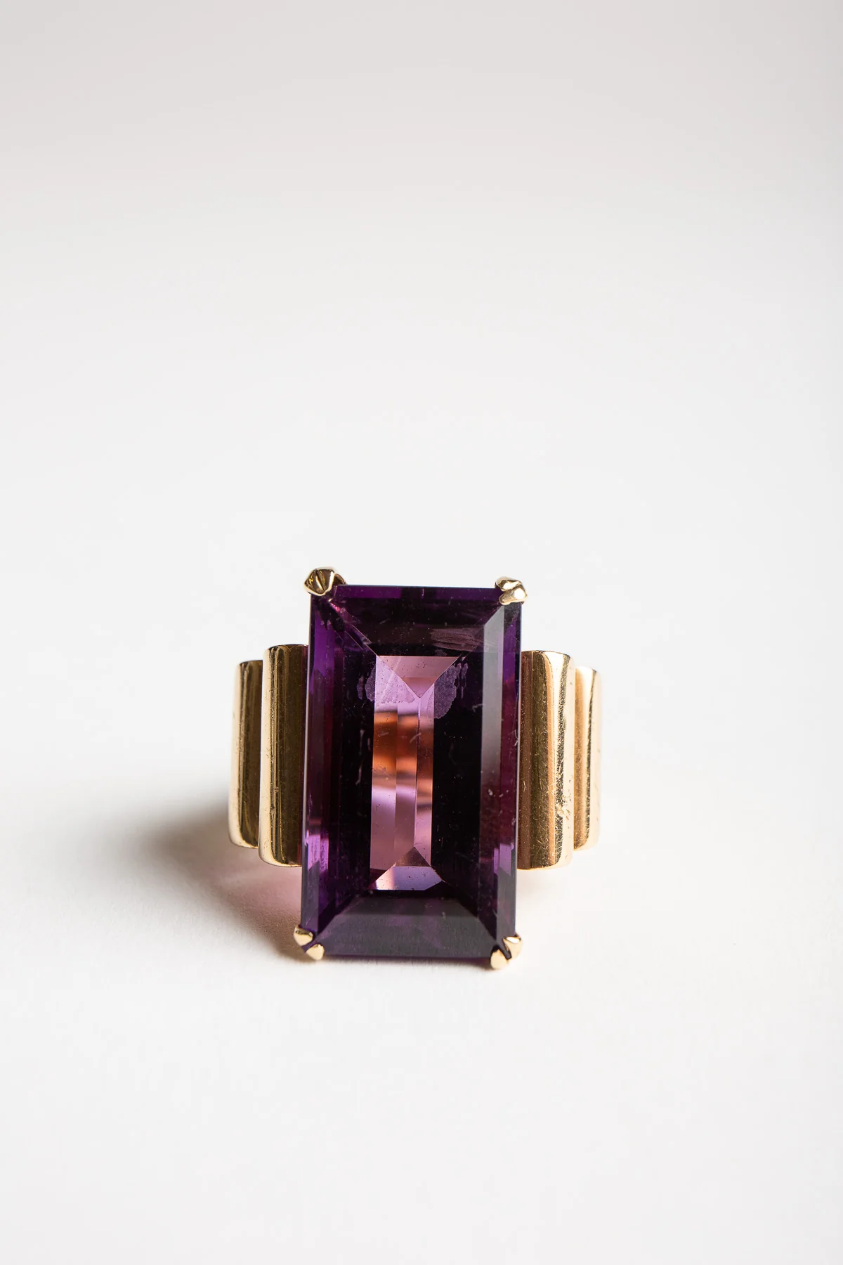 MAXFIELD PRIVATE COLLECTION | 1940'S AMETHYST RING - Image 3