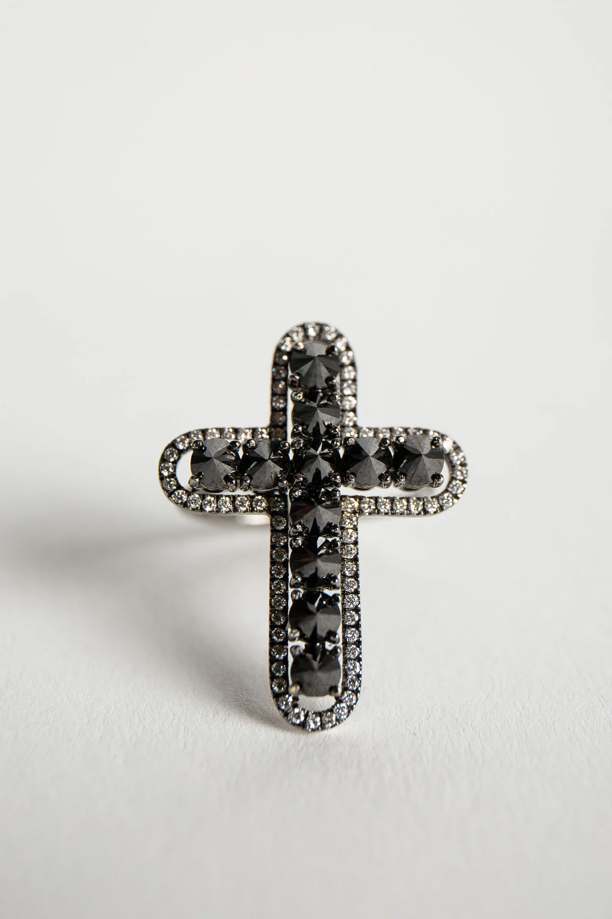 MAXFIELD PRIVATE COLLECTION | BLACK DIAMOND CROSS RING