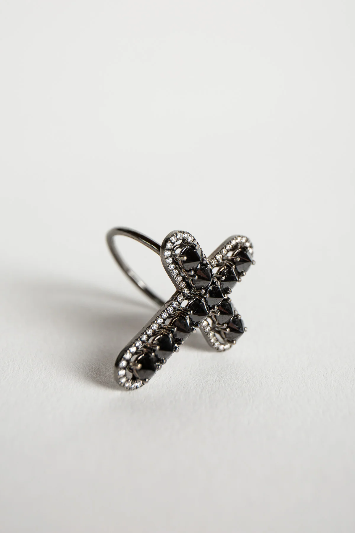 MAXFIELD PRIVATE COLLECTION | BLACK DIAMOND CROSS RING - Image 2