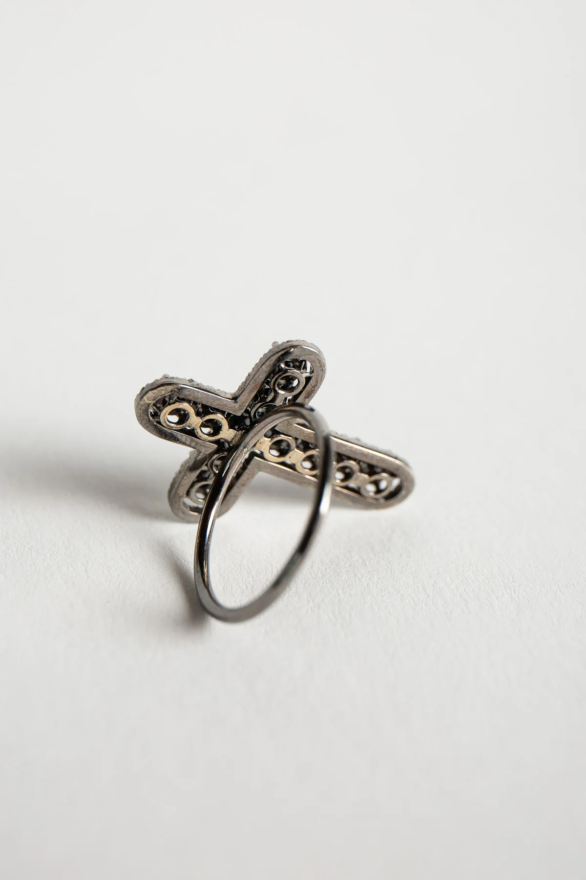 MAXFIELD PRIVATE COLLECTION | BLACK DIAMOND CROSS RING - Image 4