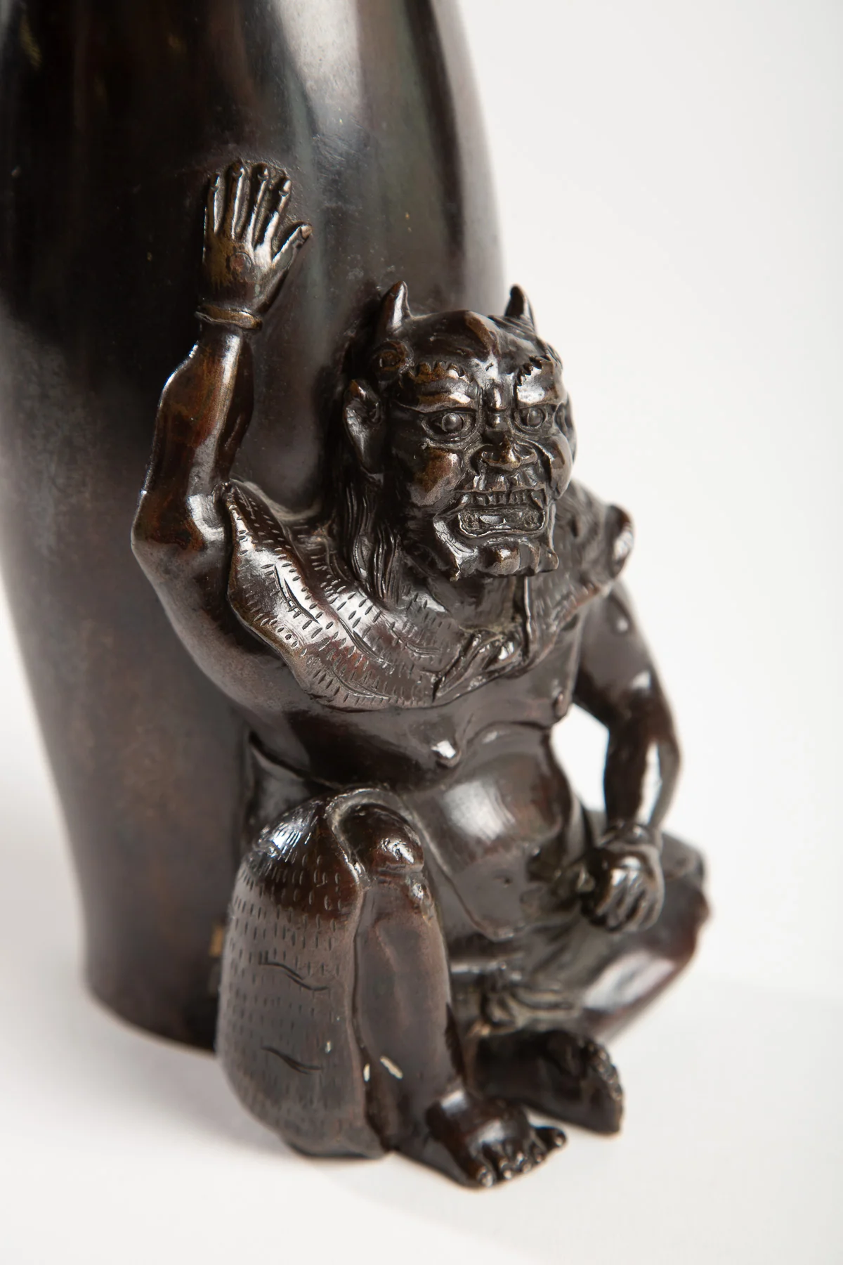 MAXFIELD PRIVATE COLLECTION | JAPANESE ONI VASE - Image 2