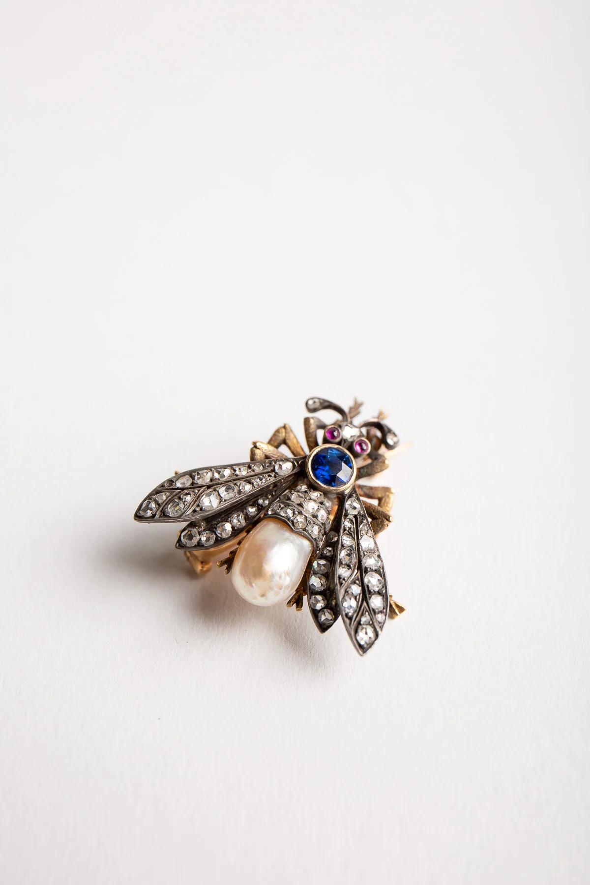 MAXFIELD PRIVATE COLLECTION | VINTAGE PEARL DIAMOND FLY BROOCH - Image 2
