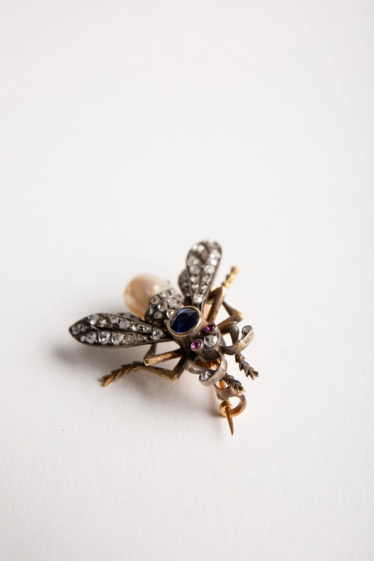 MAXFIELD PRIVATE COLLECTION | VINTAGE PEARL DIAMOND FLY BROOCH - Image 3