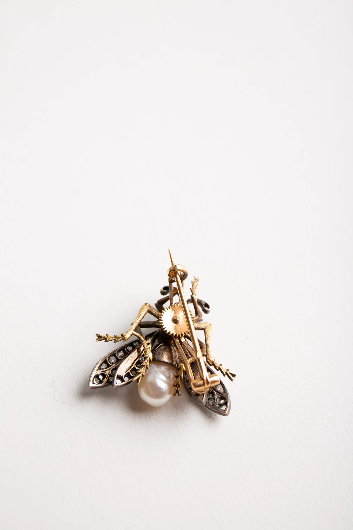 MAXFIELD PRIVATE COLLECTION | VINTAGE PEARL DIAMOND FLY BROOCH - Image 4