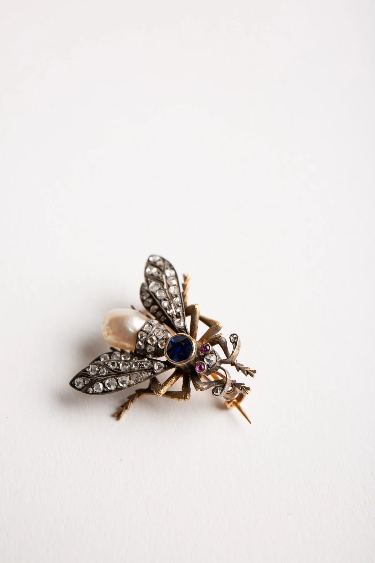MAXFIELD PRIVATE COLLECTION | VINTAGE PEARL DIAMOND FLY BROOCH - Image 5
