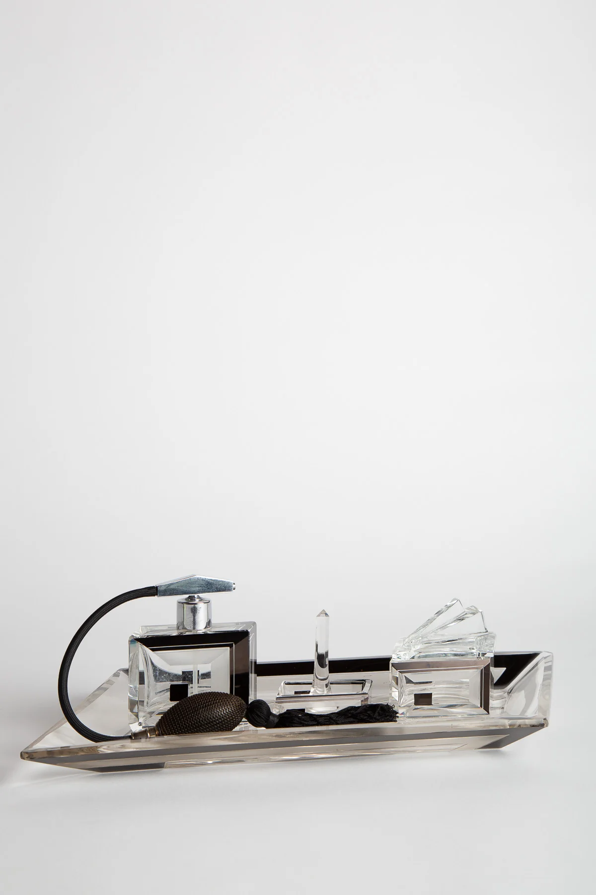 MAXFIELD PRIVATE COLLECTION | VANITY SET - Image 3