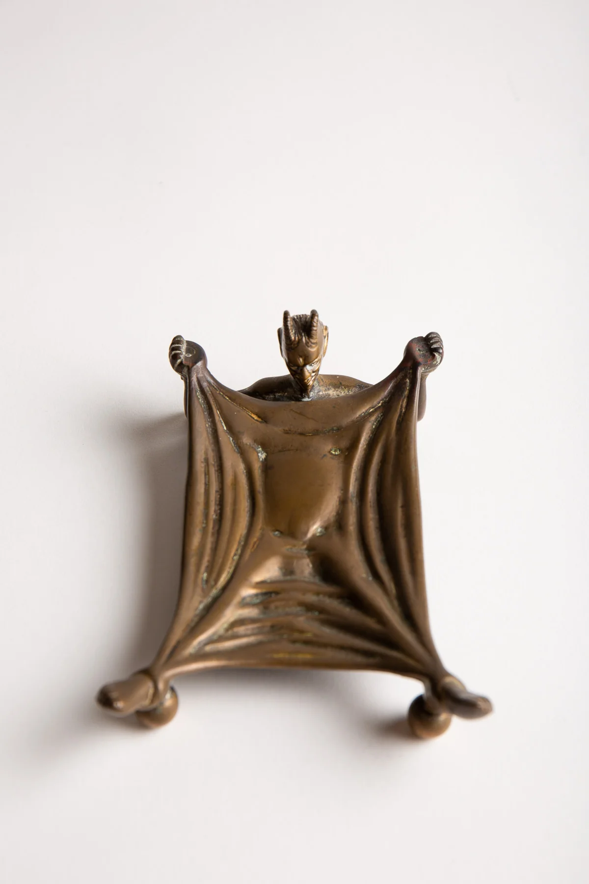 MAXFIELD PRIVATE COLLECTION | VINTAGE 1920'S DEVIL CARDHOLDER/ASHTRAY - Image 2