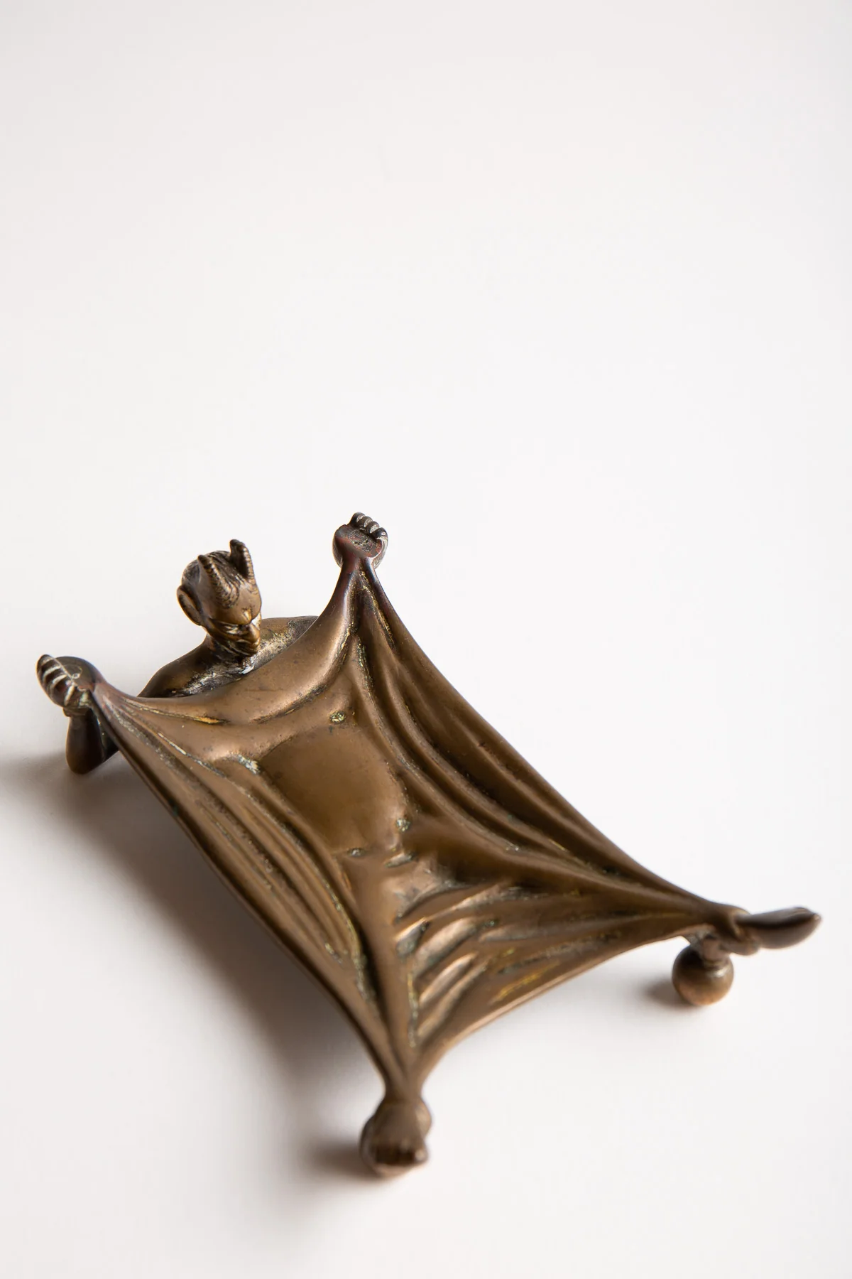 MAXFIELD PRIVATE COLLECTION | VINTAGE 1920'S DEVIL CARDHOLDER/ASHTRAY - Image 5