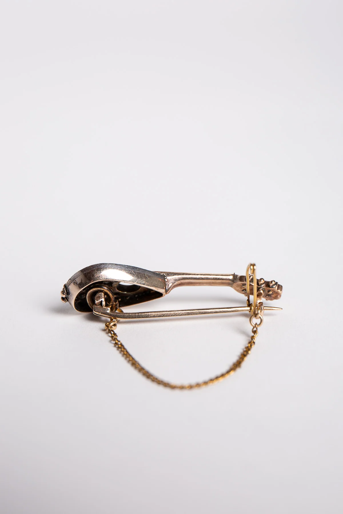 MAXFIELD PRIVATE COLLECTION | VINTAGE MANDOLIN BROOCH - Image 3