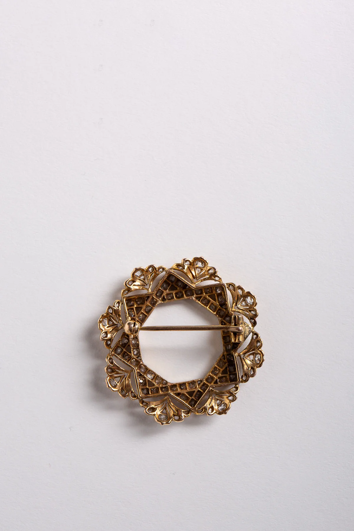 MAXFIELD PRIVATE COLLECTION | VINTAGE VICTORIAN STAR DIAMOND BROOCH - Image 2