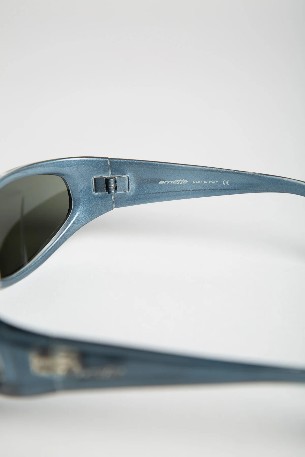 MAXFIELD VINTAGE | 1990'S ARNETTE DEUCE SUNGLASSES - Image 3