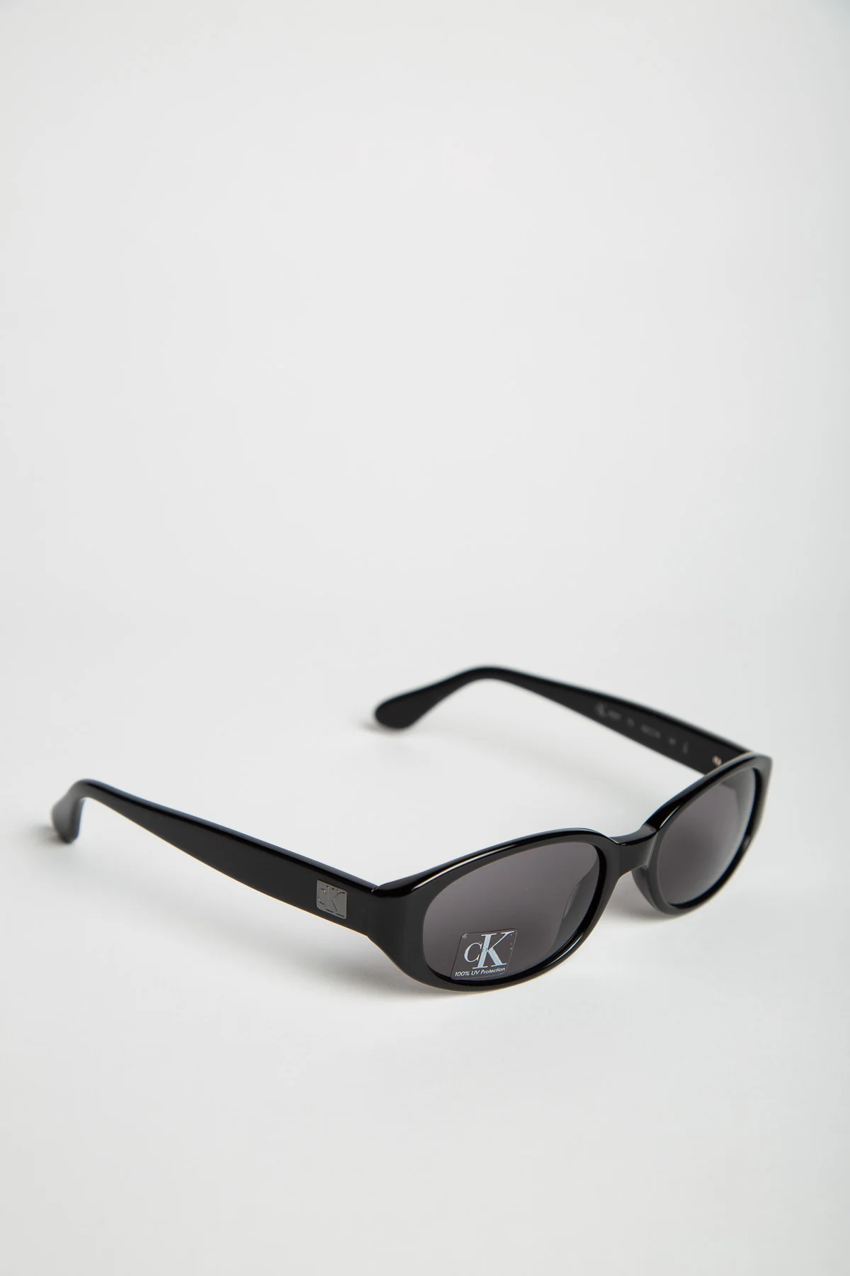 MAXFIELD VINTAGE | Y2K CALVIN KLEIN 4027 SUNGLASSES - Image 2