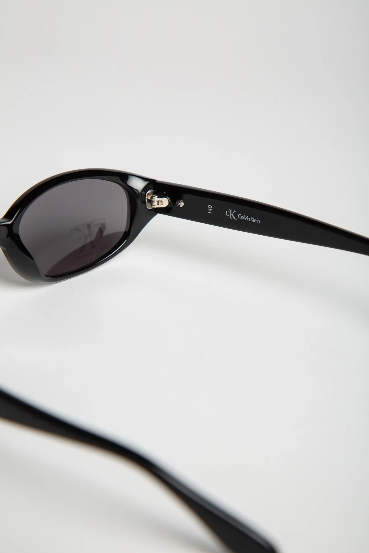 MAXFIELD VINTAGE | Y2K CALVIN KLEIN 4027 SUNGLASSES - Image 3
