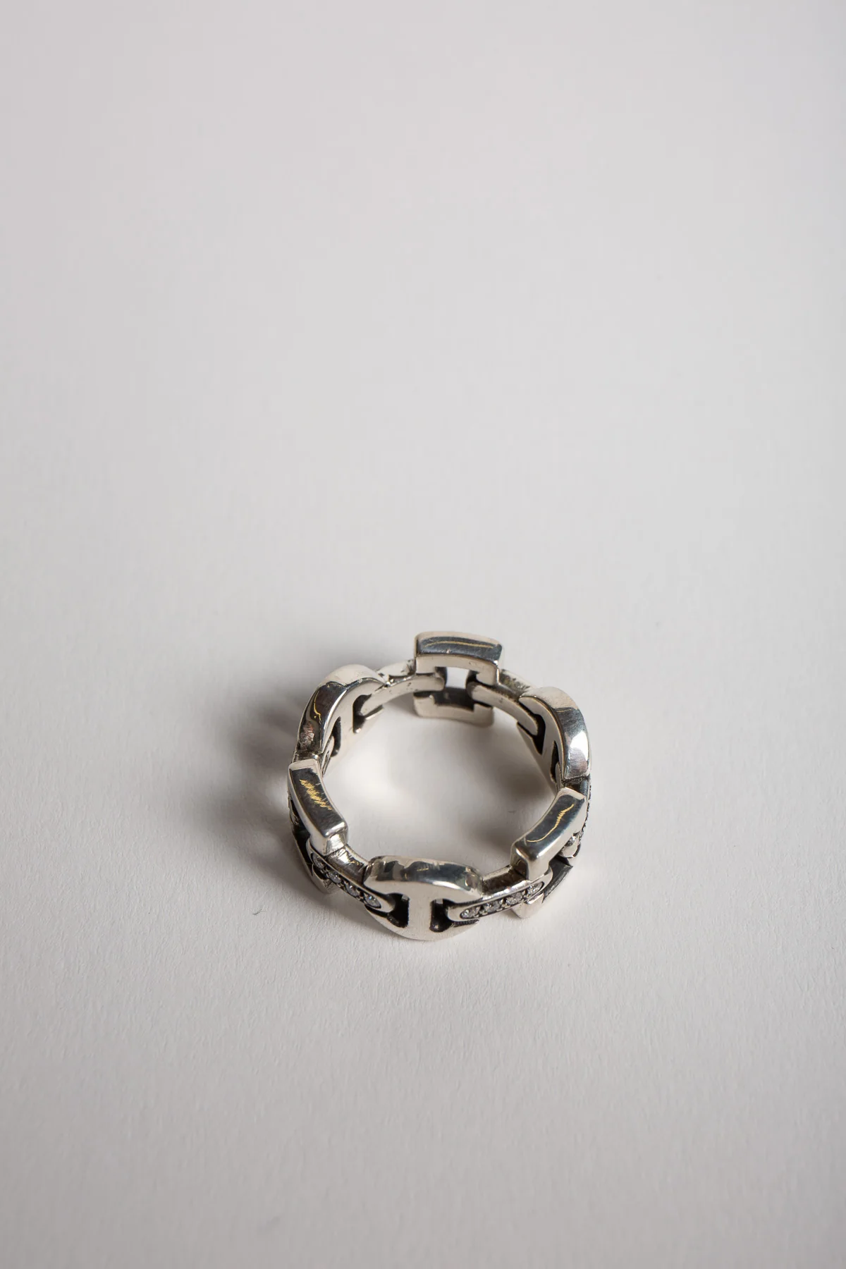 NAHMIAS | STERLING SILVER DIAMOND CLASSIC TRI-LINK RING - Image 3