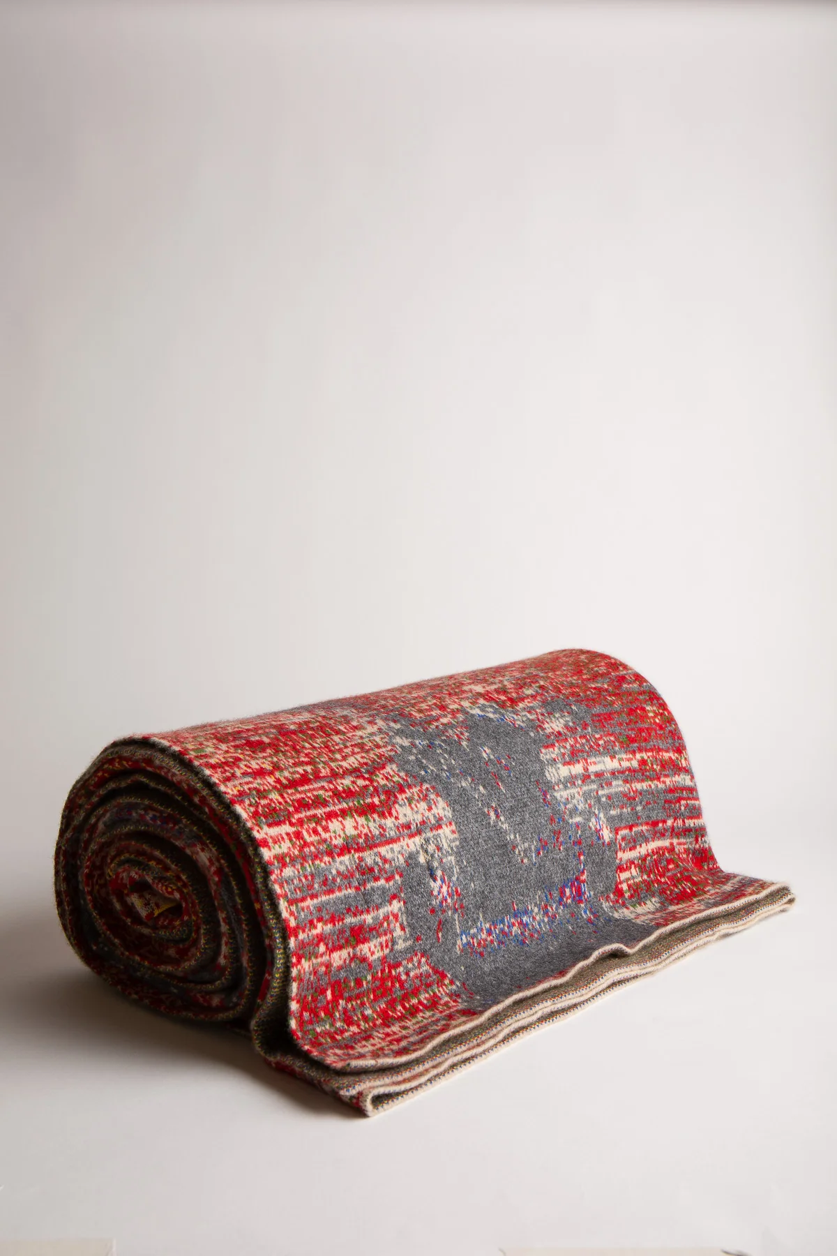 SAVED NEW YORK | RED QUEEN BLANKET - Image 3
